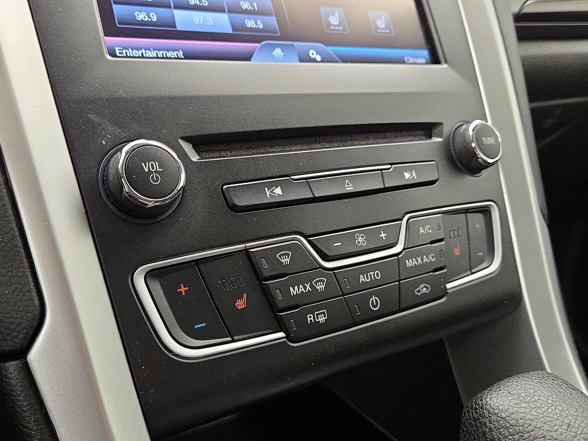 Thumbnail: 2016 Ford Fusion - 16