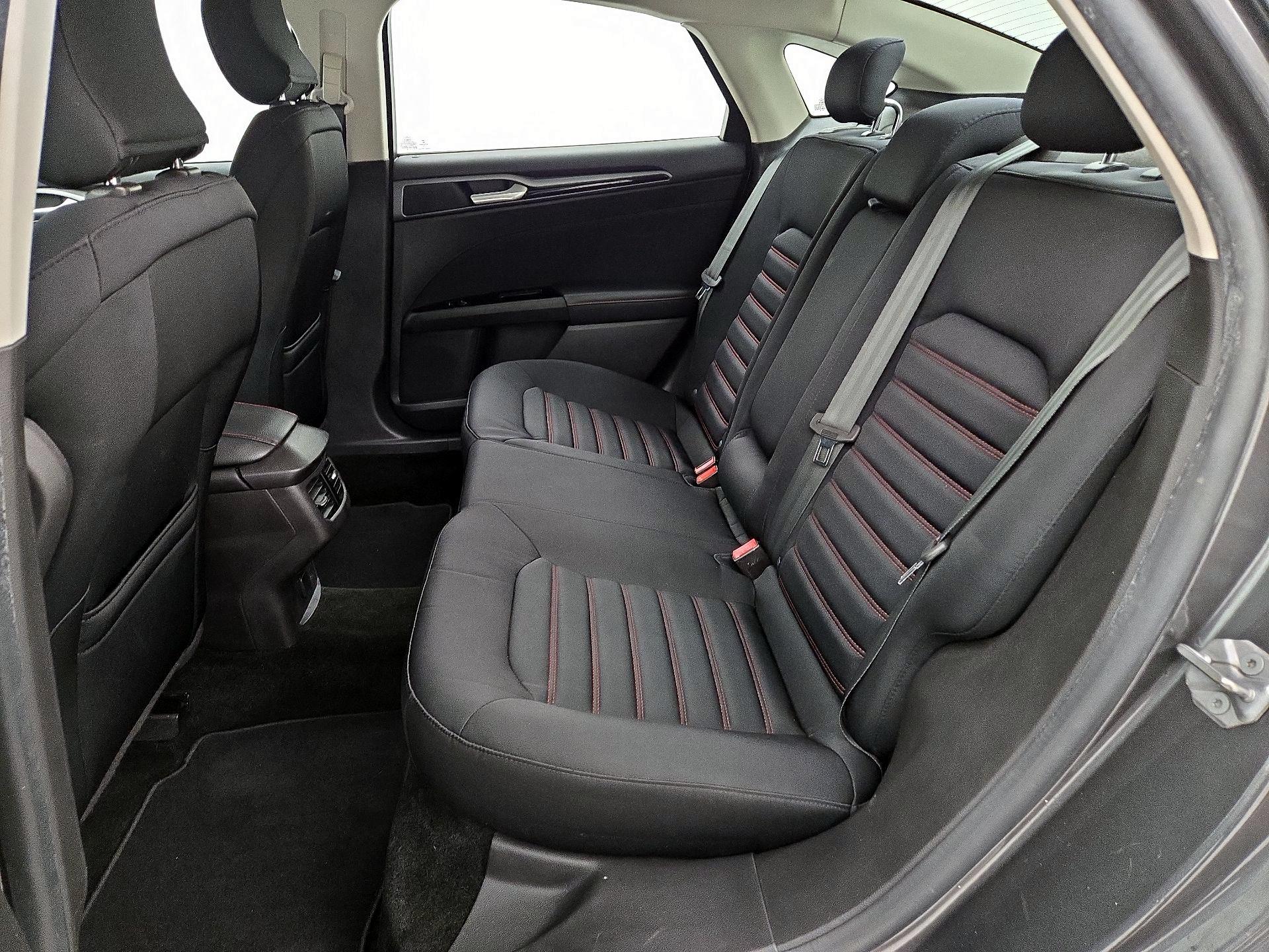 Thumbnail: 2016 Ford Fusion - 19