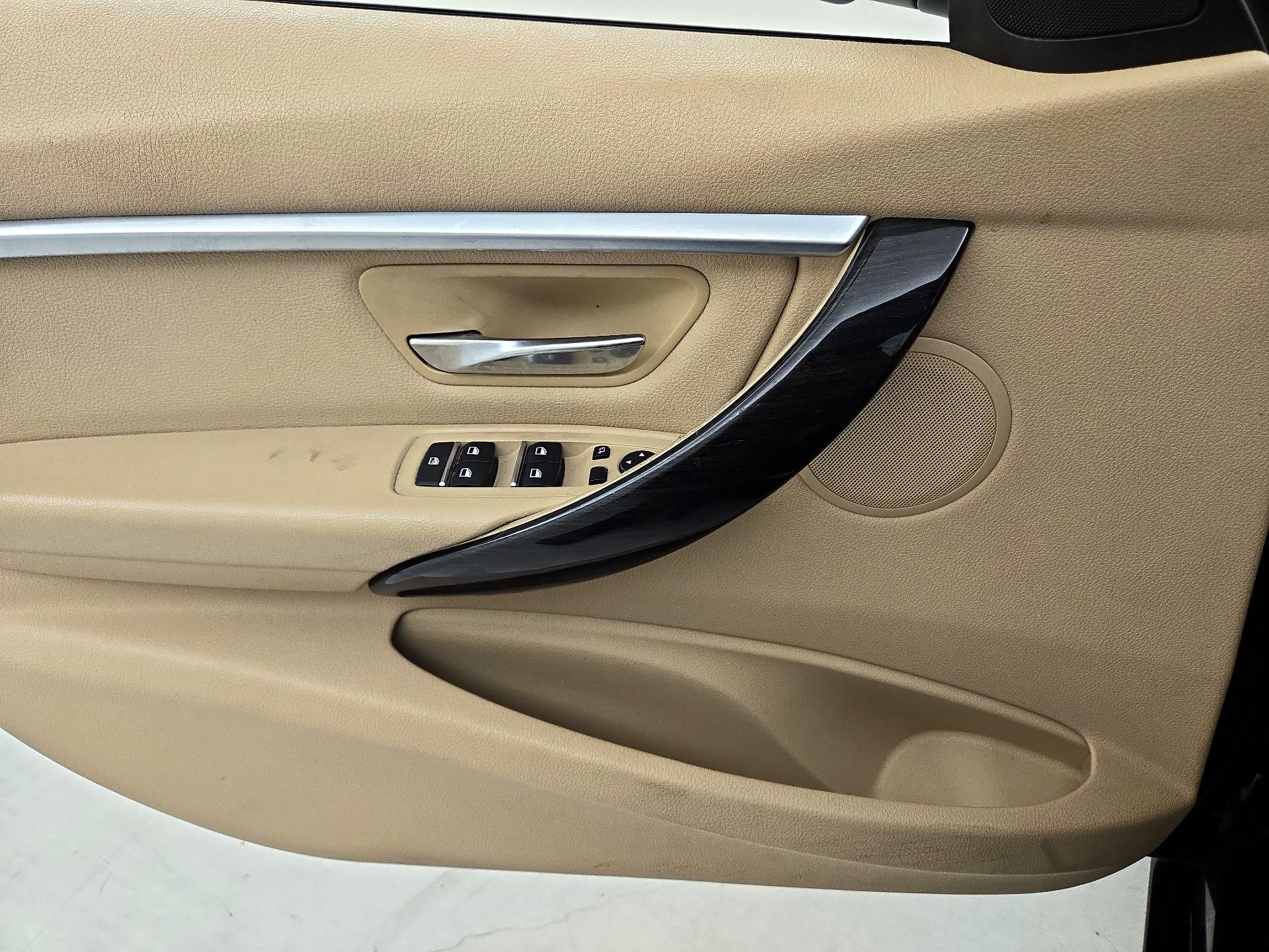 Thumbnail: 2016 BMW 3 Series - 12