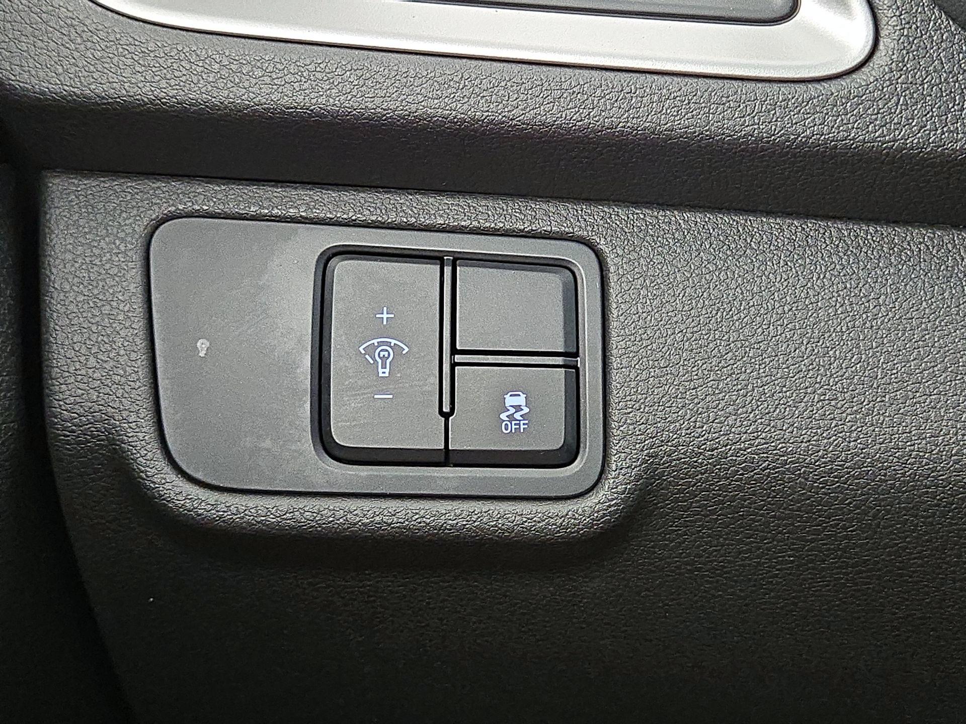 Thumbnail: 2022 Hyundai Accent - 13