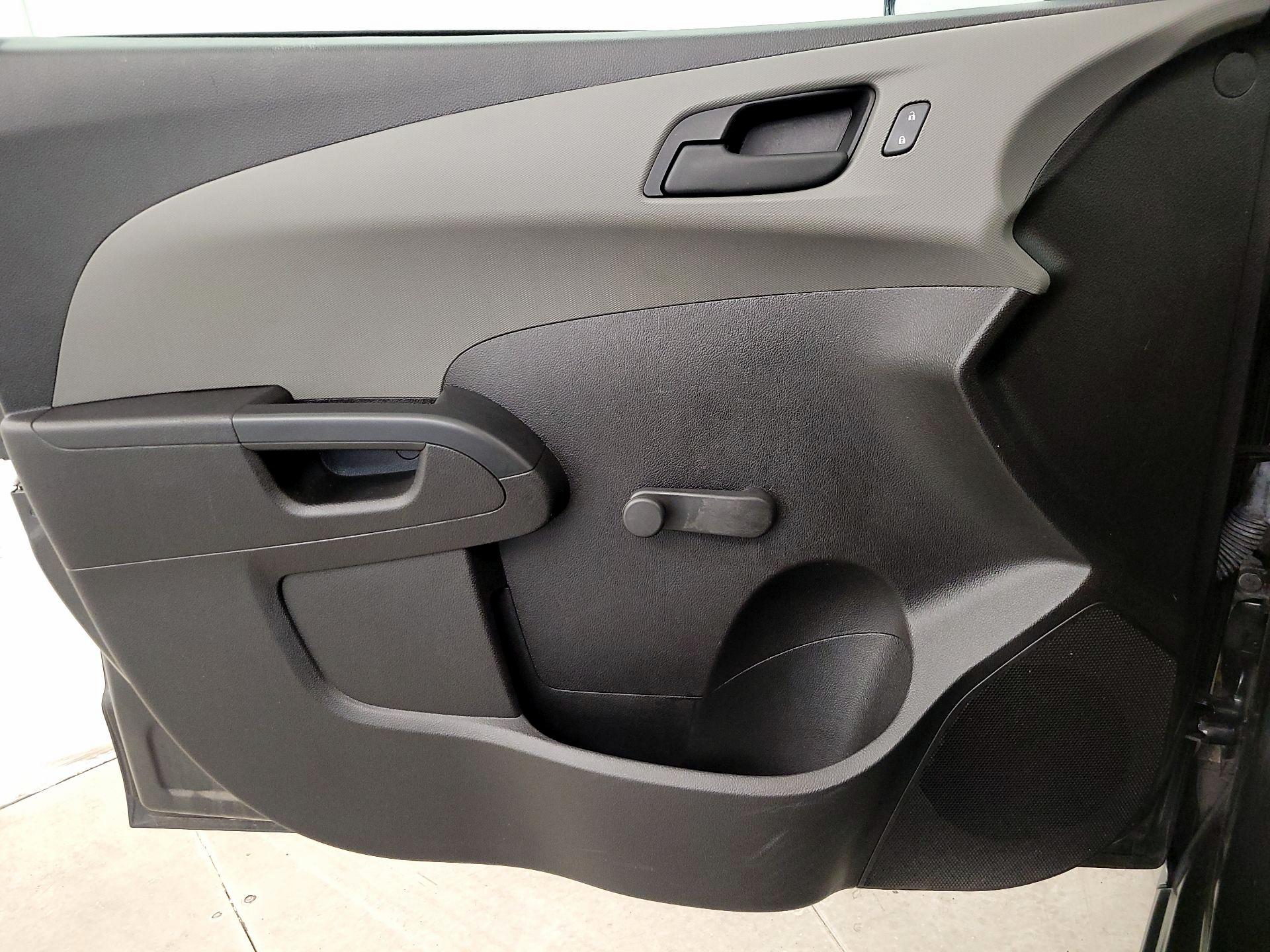 Thumbnail: 2016 Chevrolet Sonic - 12