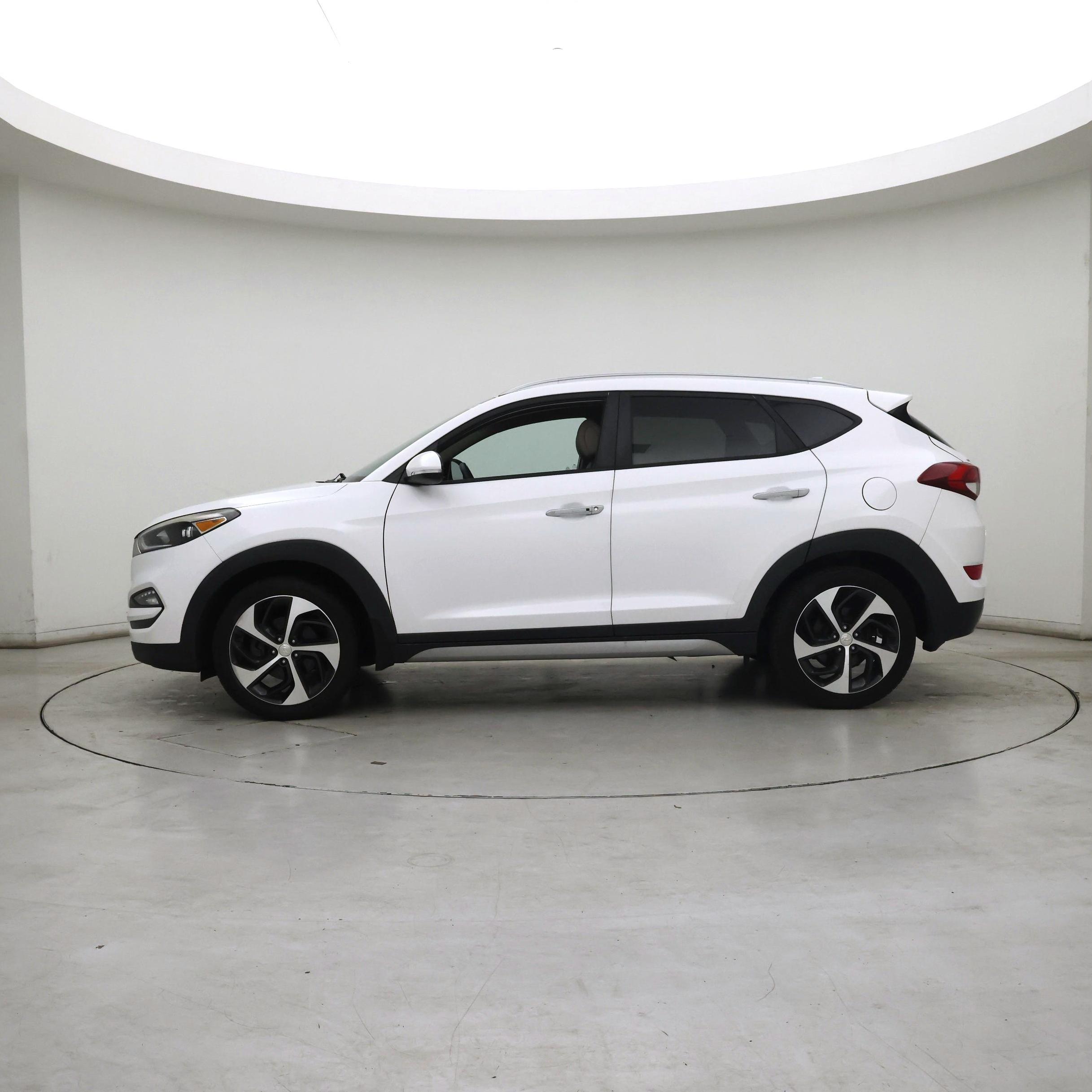 Thumbnail: 2017 Hyundai Tucson - 3