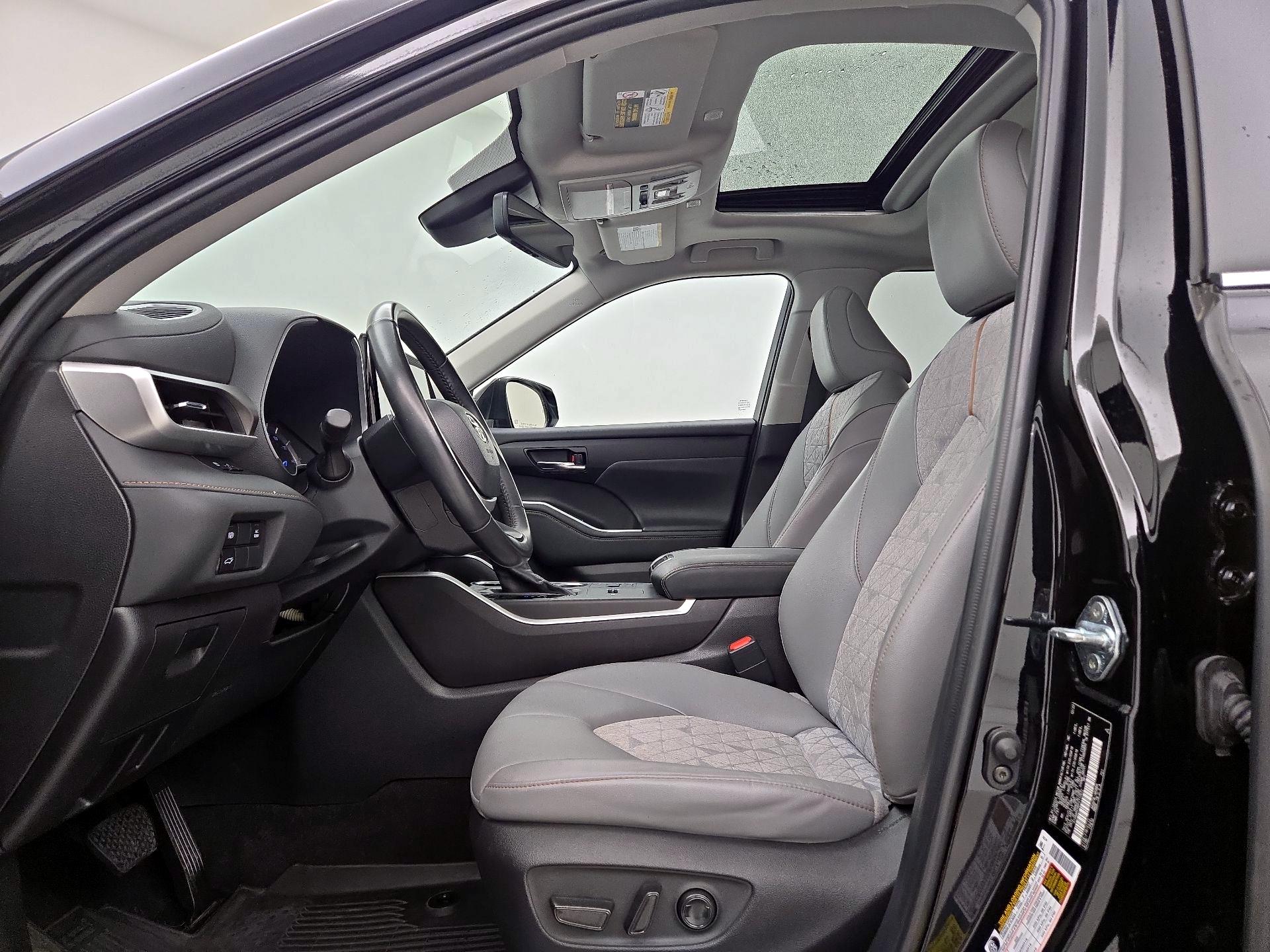 Thumbnail: 2023 Toyota Highlander - 11