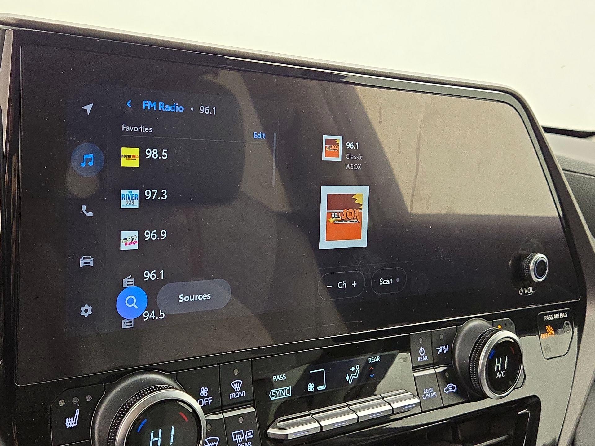 Thumbnail: 2023 Toyota Highlander - 14