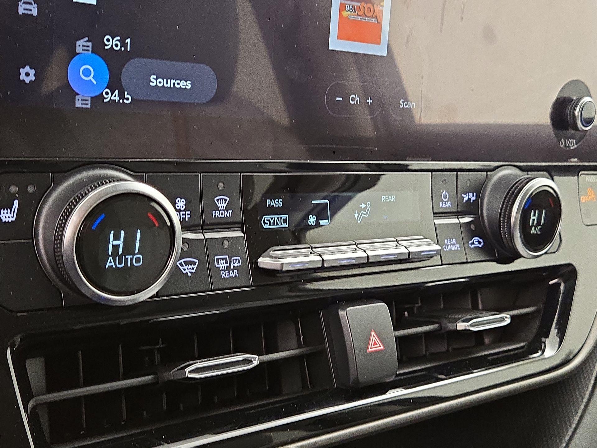 Thumbnail: 2023 Toyota Highlander - 15