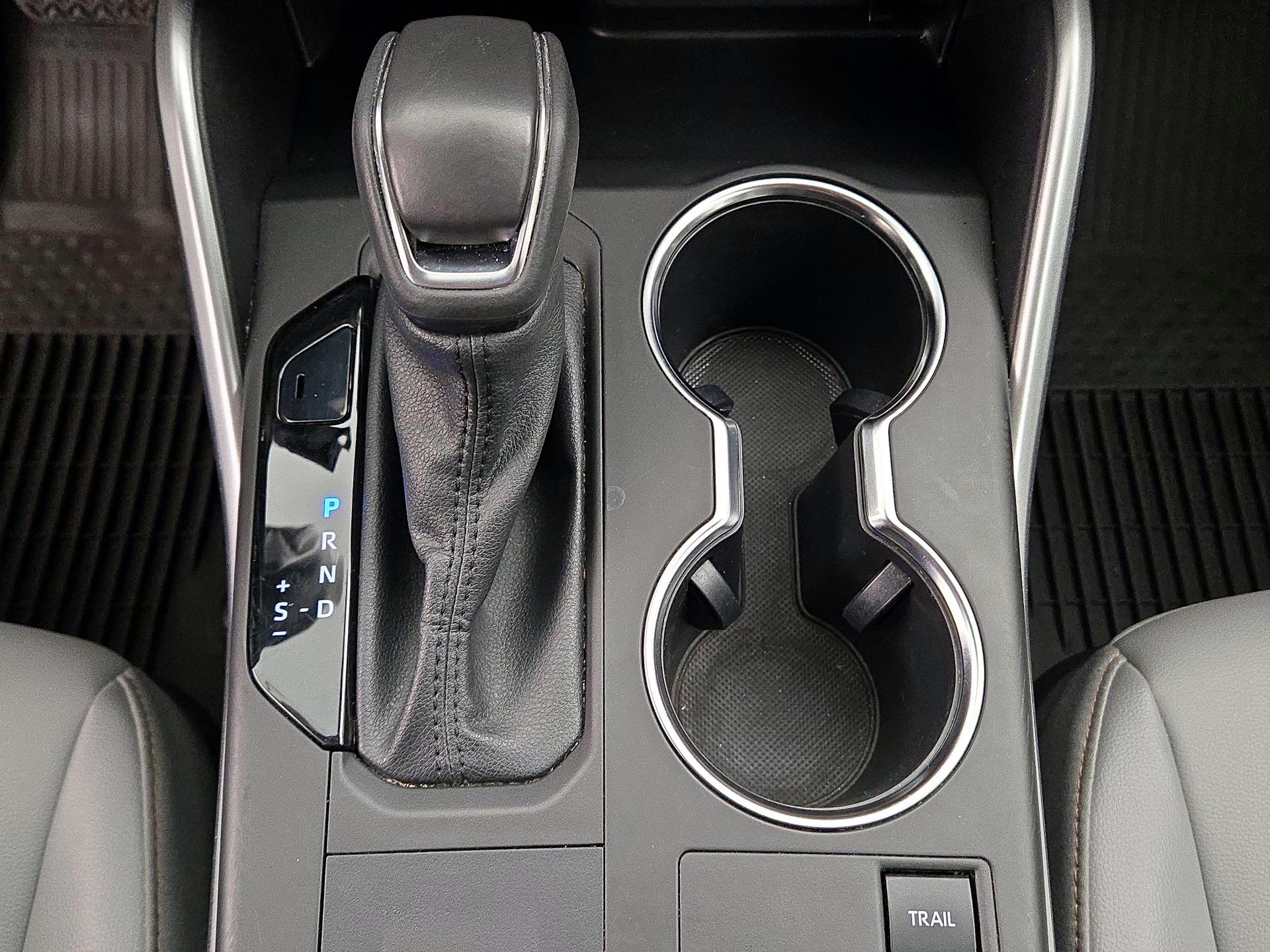 Thumbnail: 2023 Toyota Highlander - 16