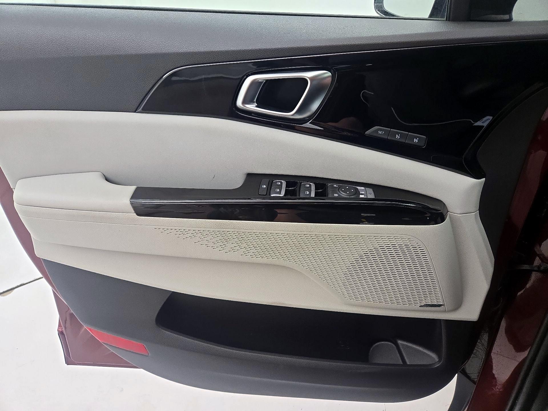 Thumbnail: 2022 Kia Carnival - 12