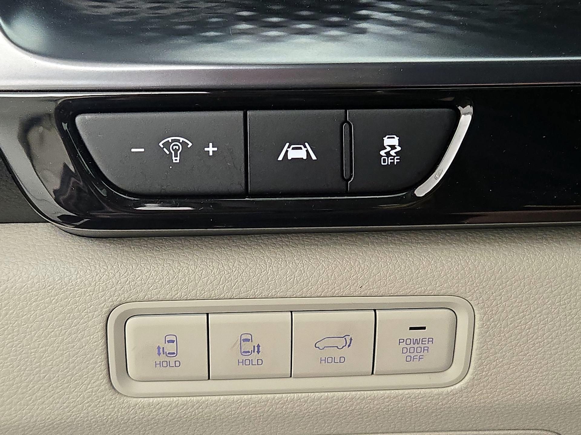 Thumbnail: 2022 Kia Carnival - 13