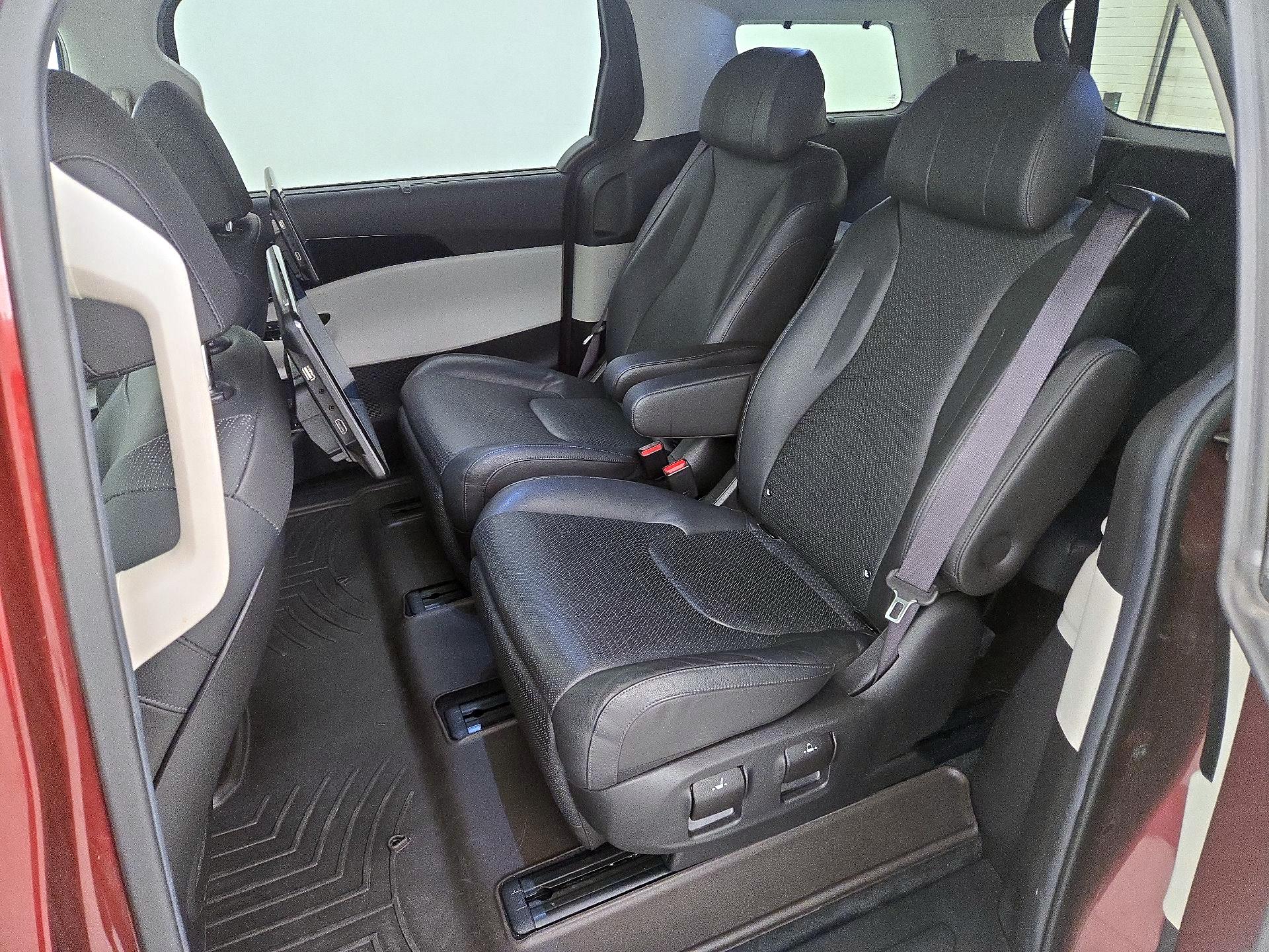 Thumbnail: 2022 Kia Carnival - 20