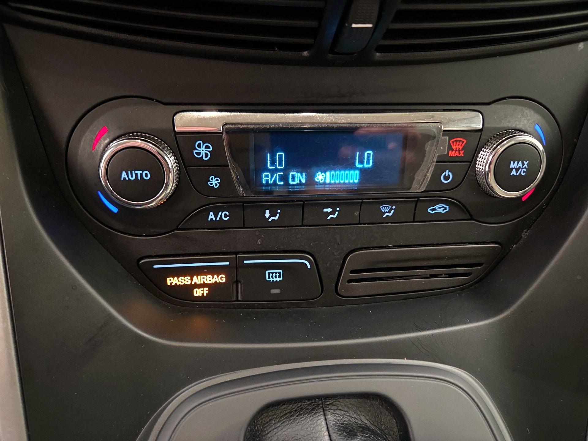 Thumbnail: 2016 Ford Escape - 15