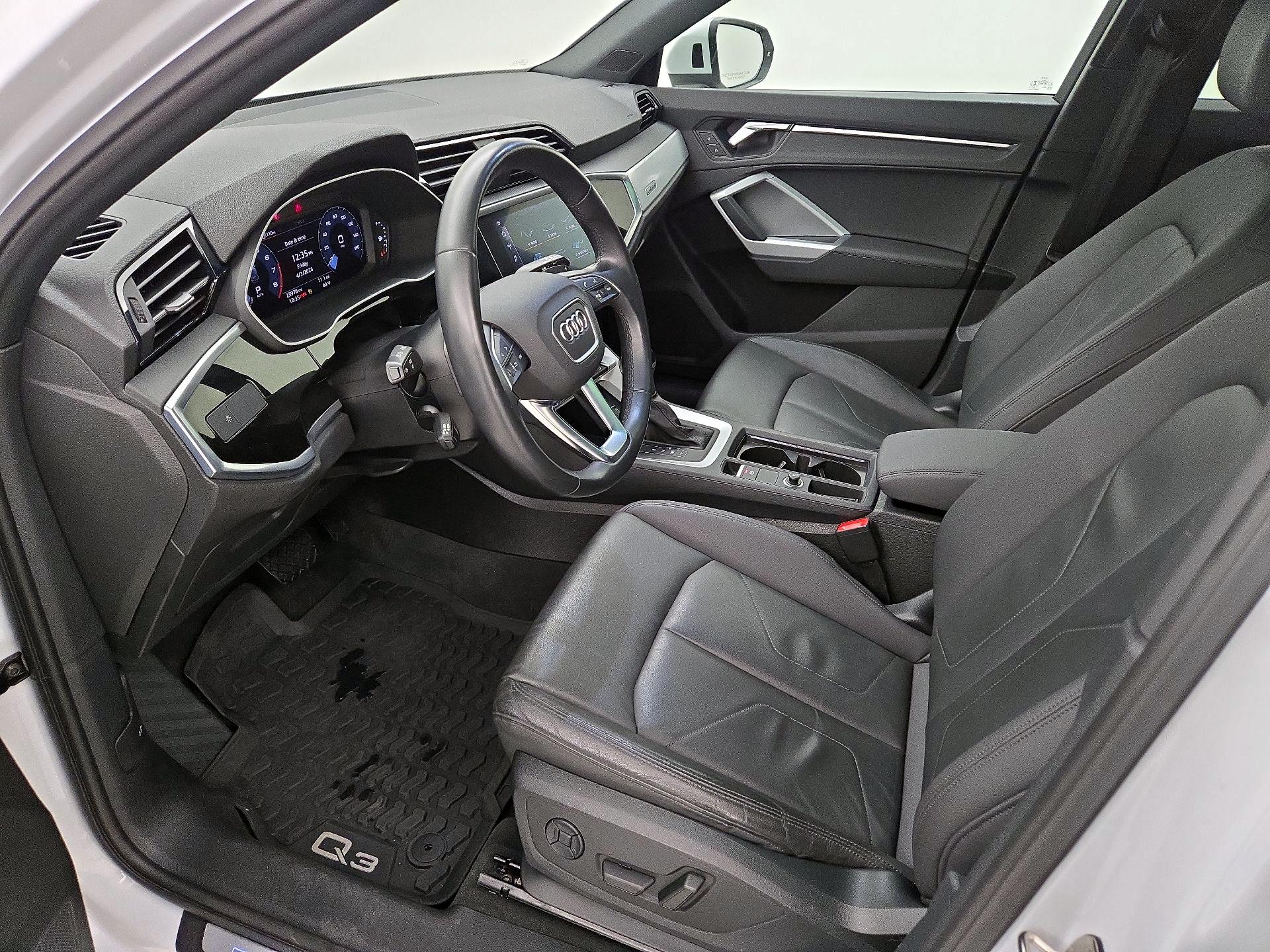 Thumbnail: 2021 Audi Q3 - 11