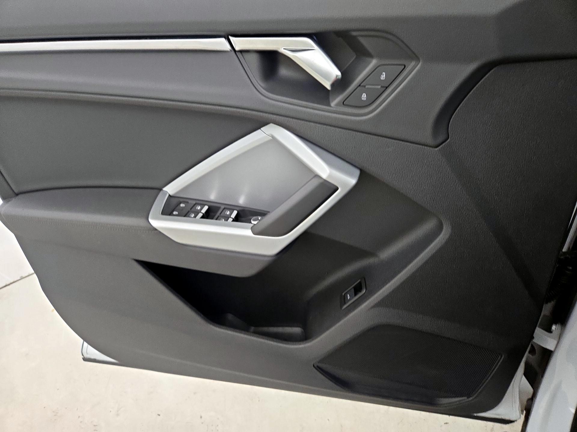 Thumbnail: 2021 Audi Q3 - 12