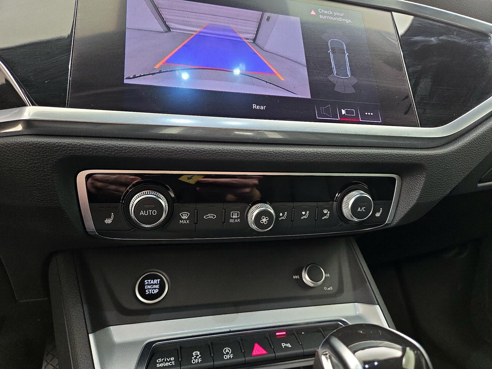 Thumbnail: 2021 Audi Q3 - 16