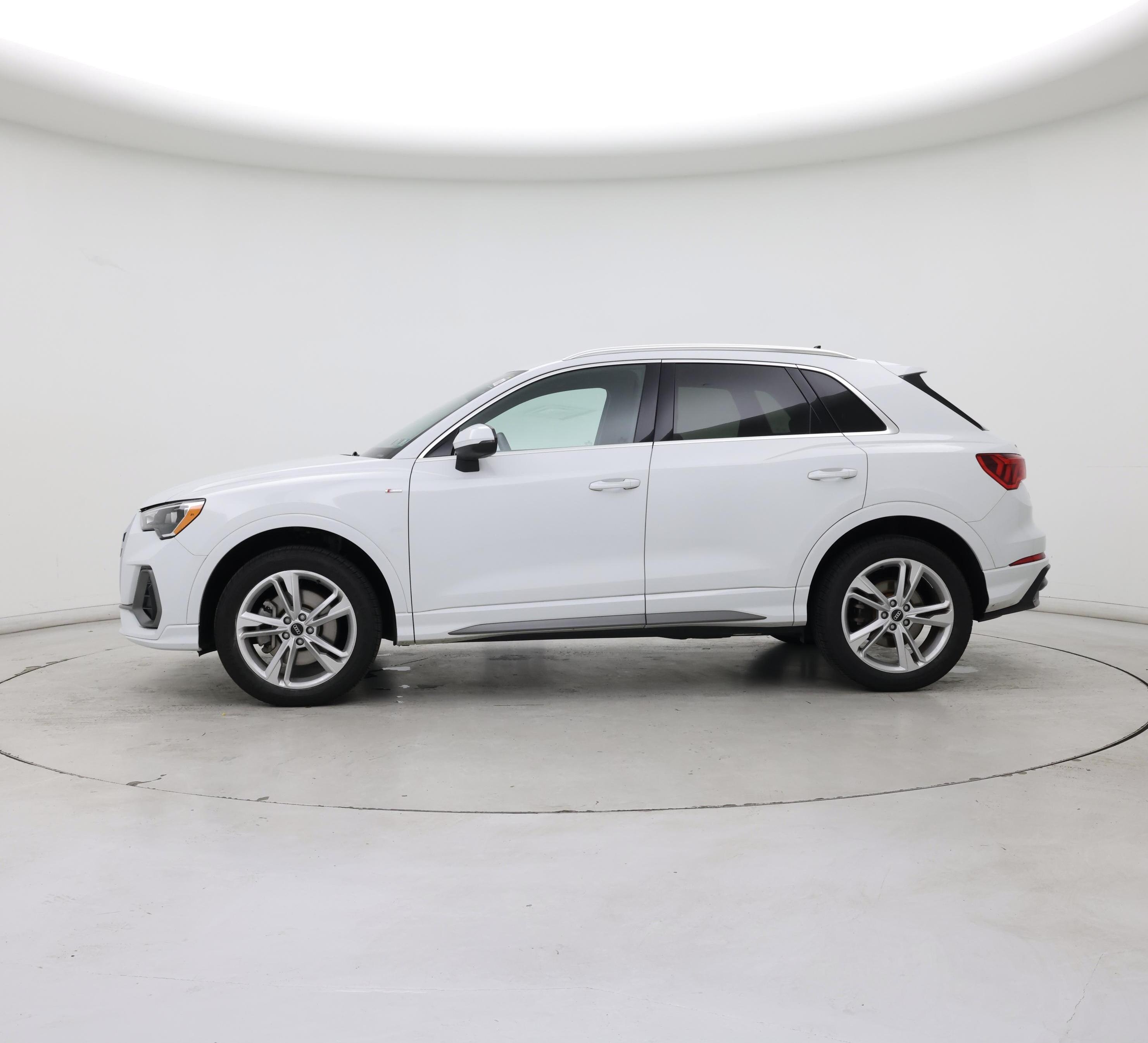 Thumbnail: 2021 Audi Q3 - 3