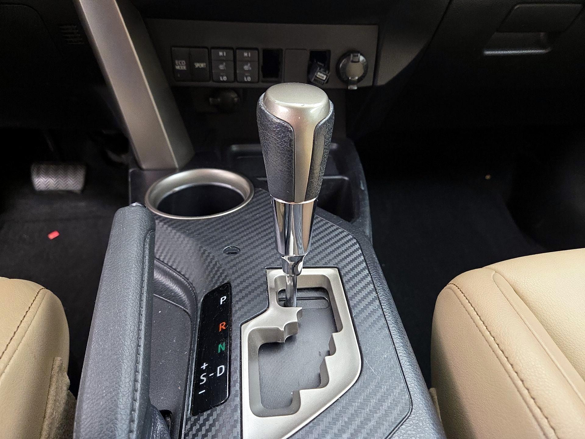Thumbnail: 2014 Toyota RAV4 - 17