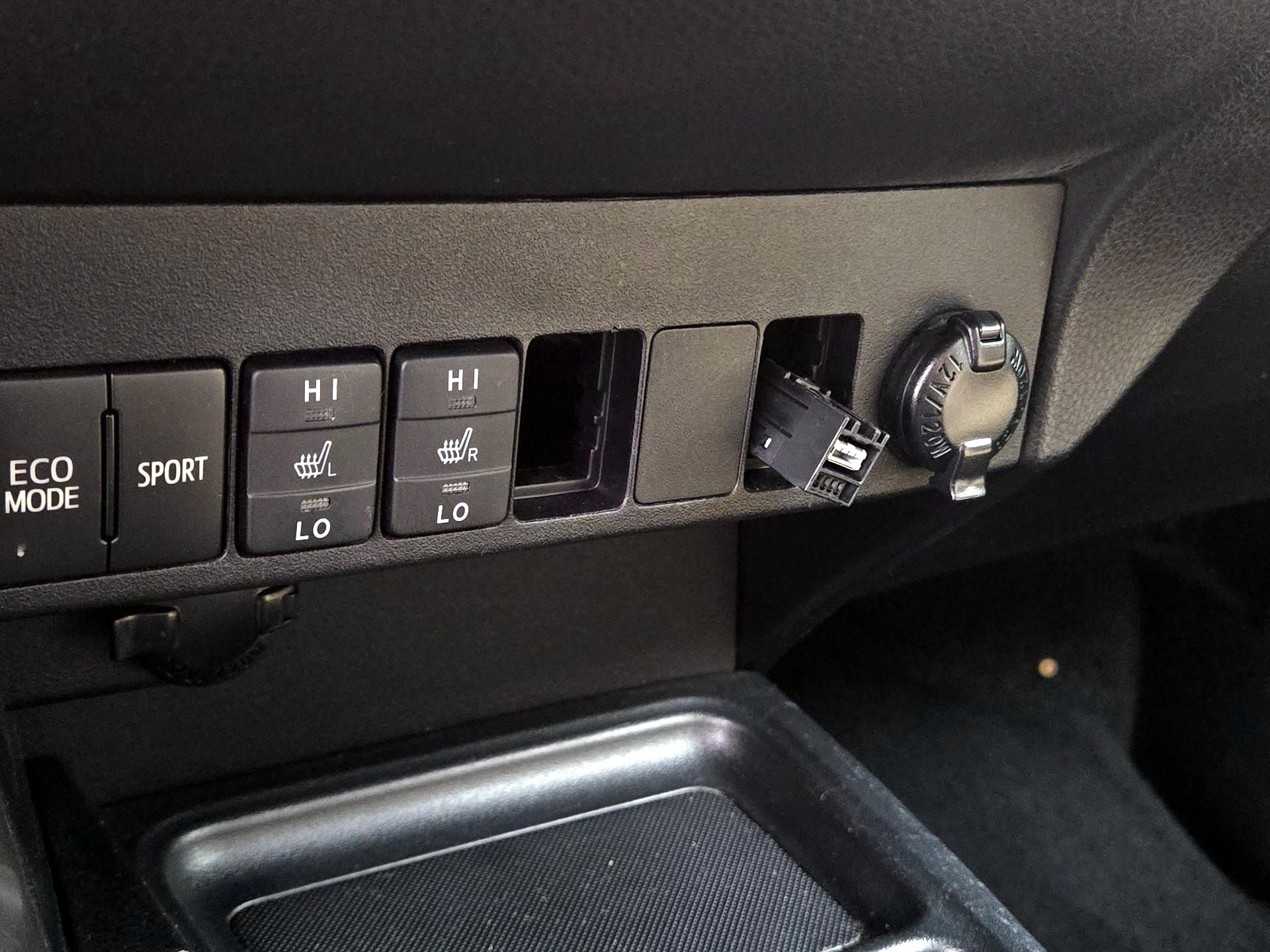Thumbnail: 2014 Toyota RAV4 - 18