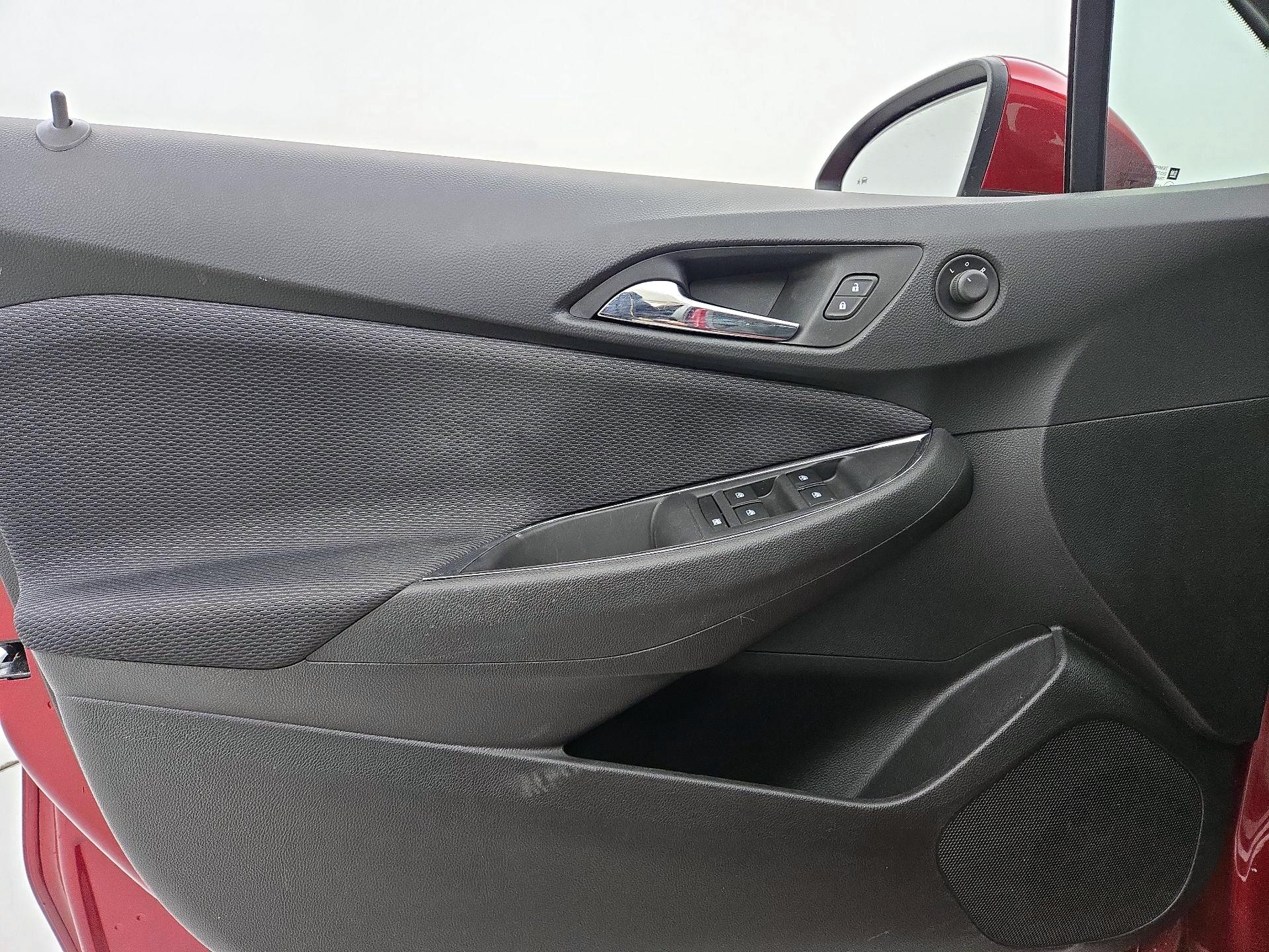 Thumbnail: 2019 Chevrolet Cruze - 12