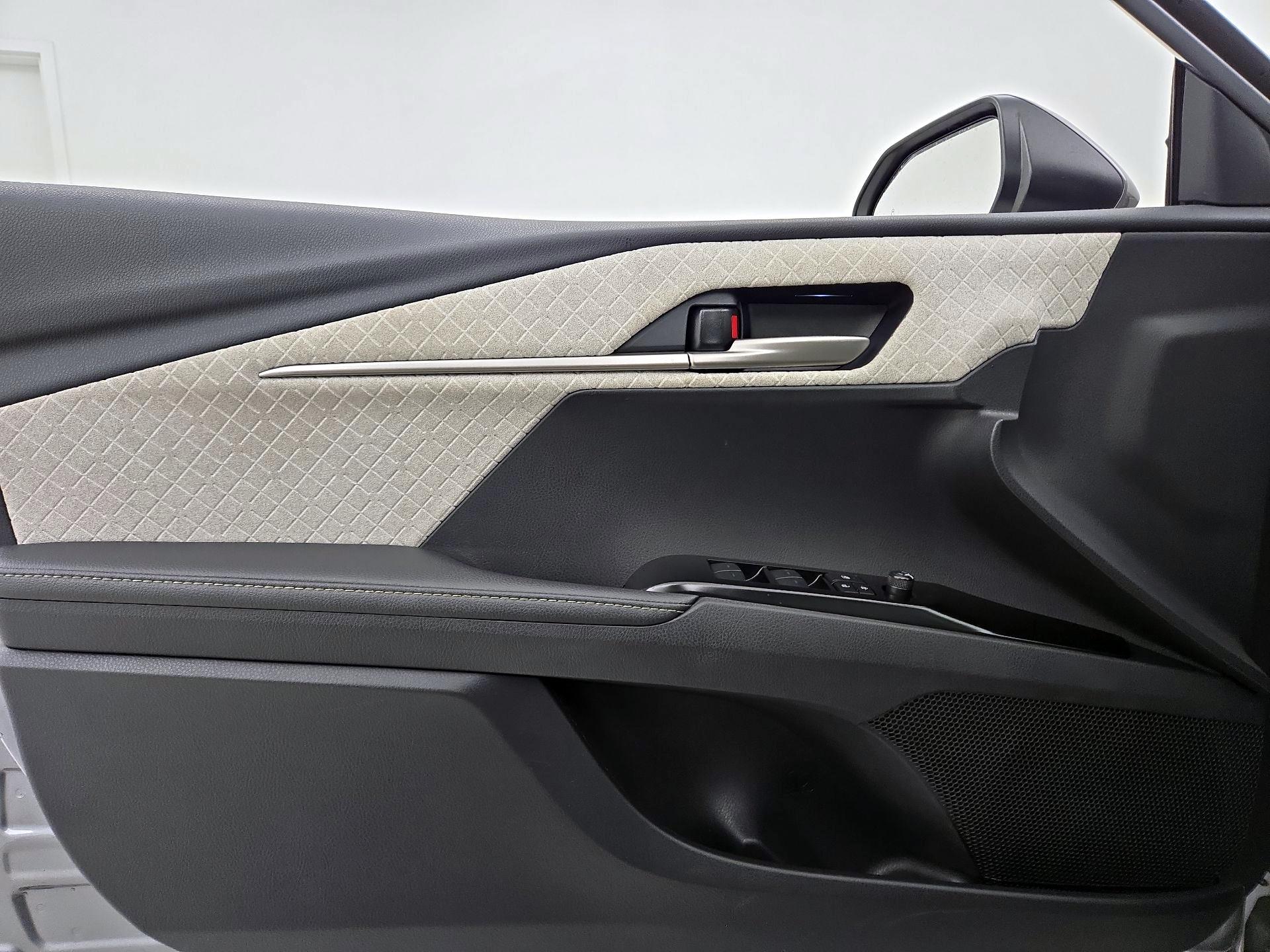 Thumbnail: 2025 Toyota Camry - 12