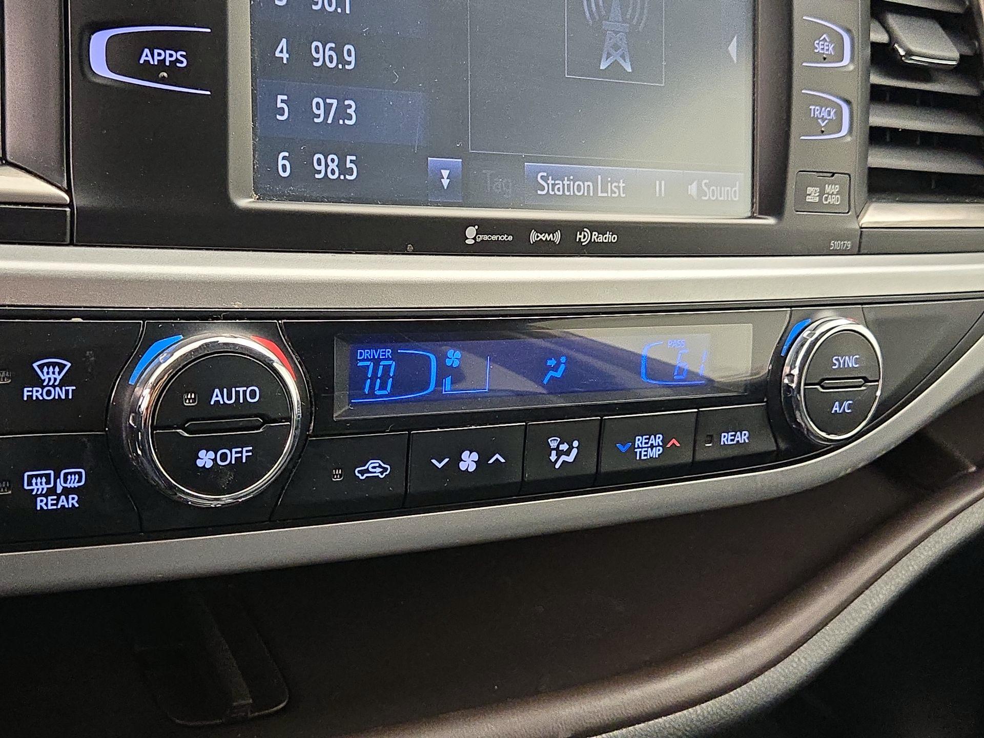 Thumbnail: 2018 Toyota Highlander - 16