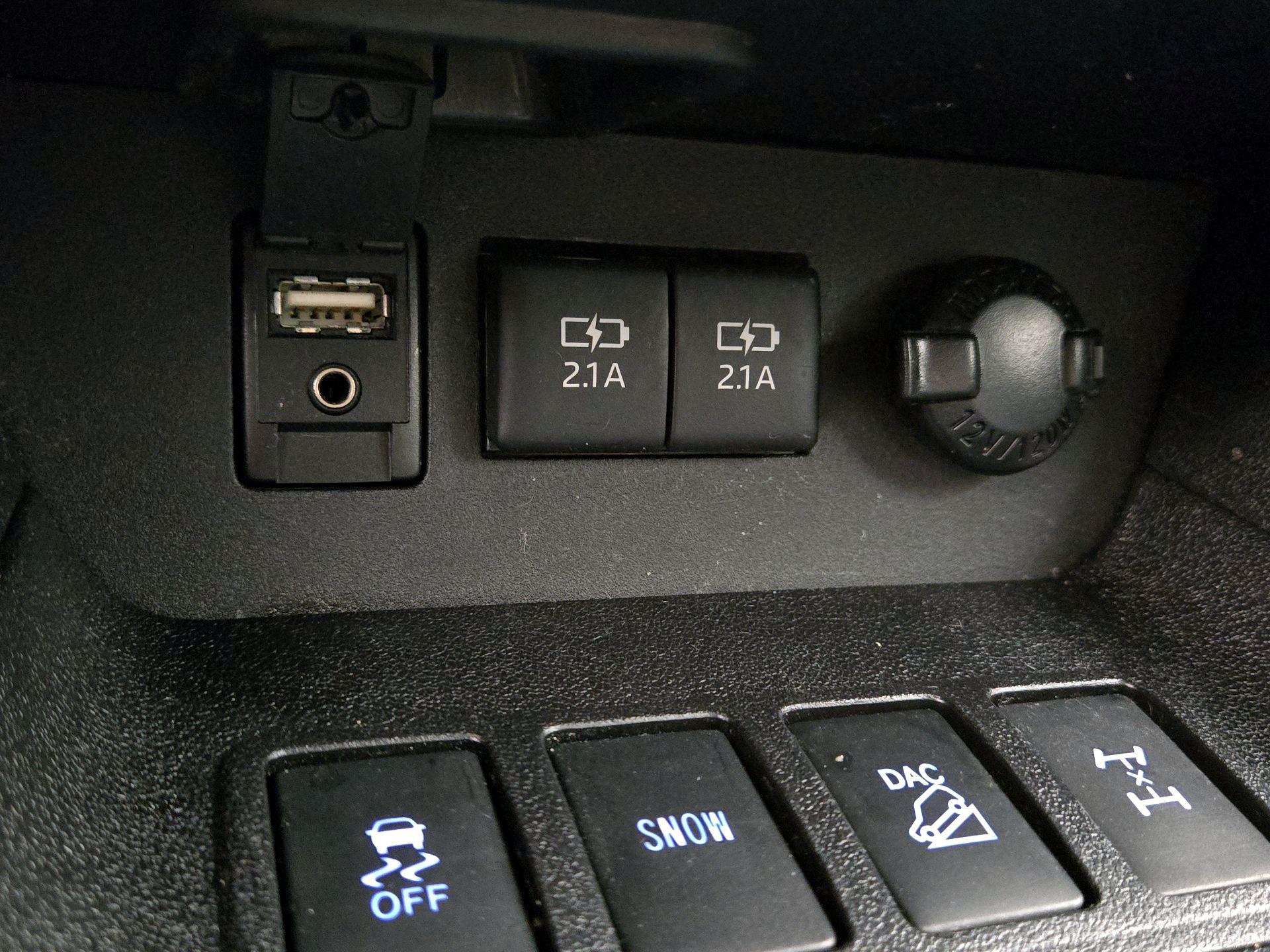 Thumbnail: 2018 Toyota Highlander - 18