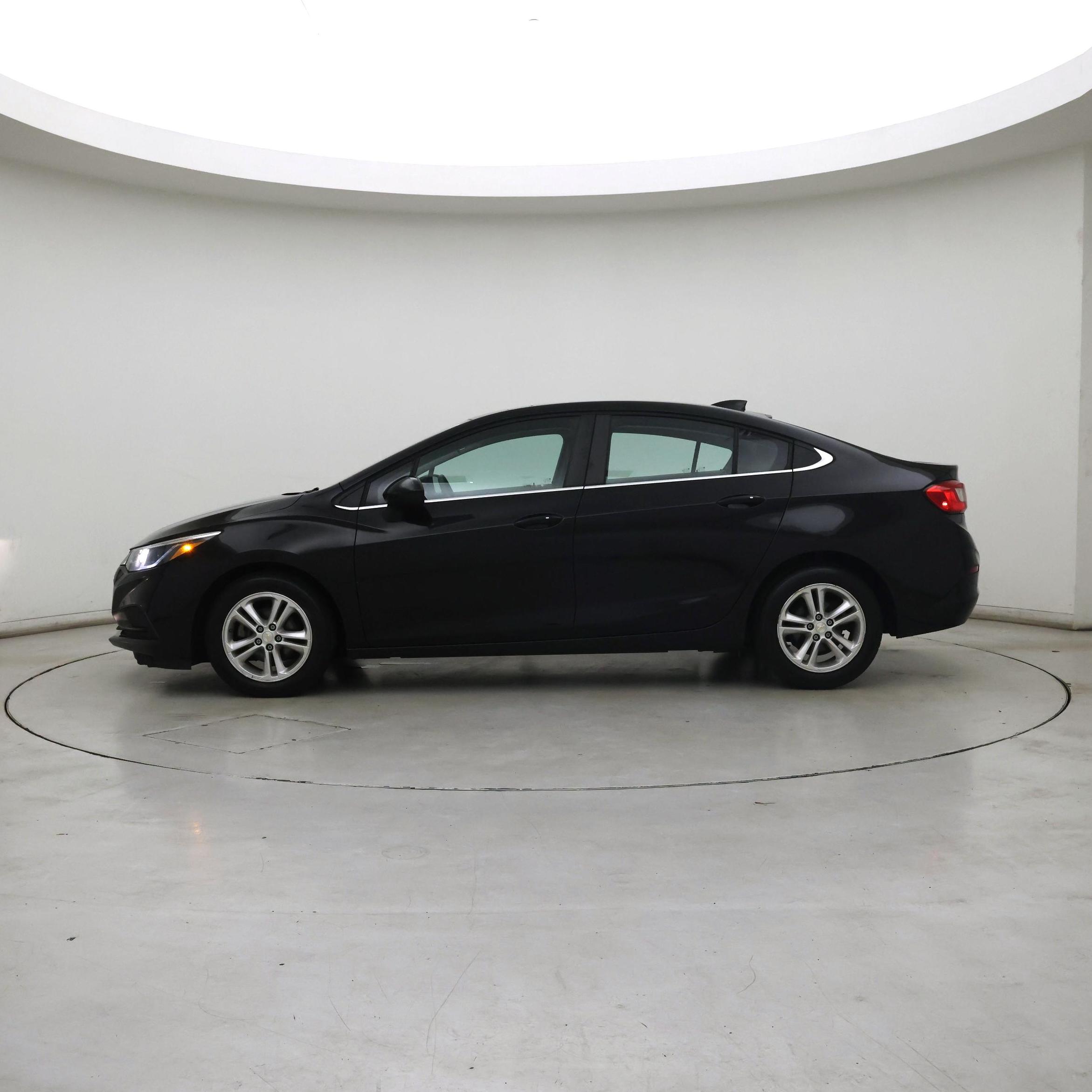 Thumbnail: 2018 Chevrolet Cruze - 3