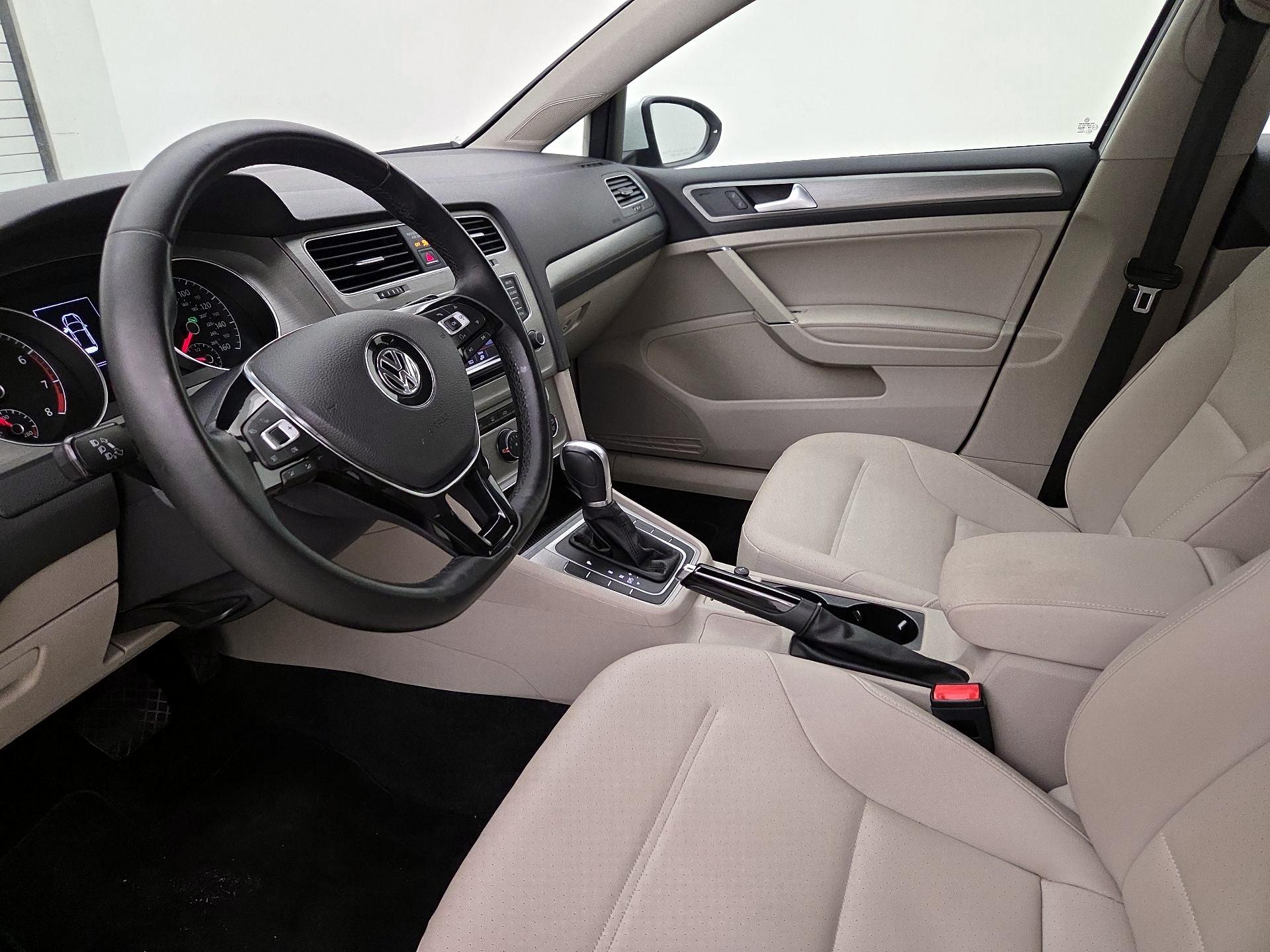 Thumbnail: 2015 Volkswagen Golf - 11
