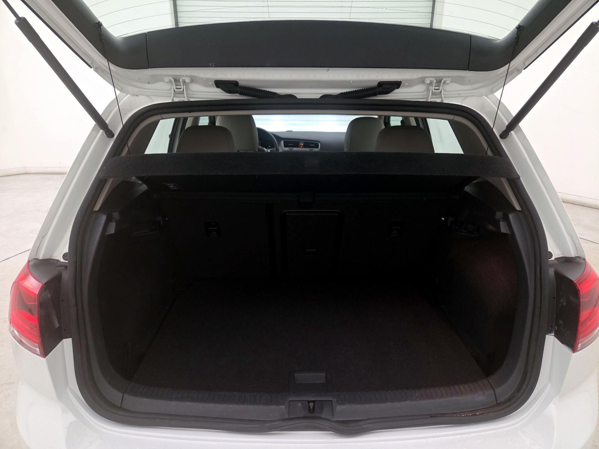 Thumbnail: 2015 Volkswagen Golf - 18