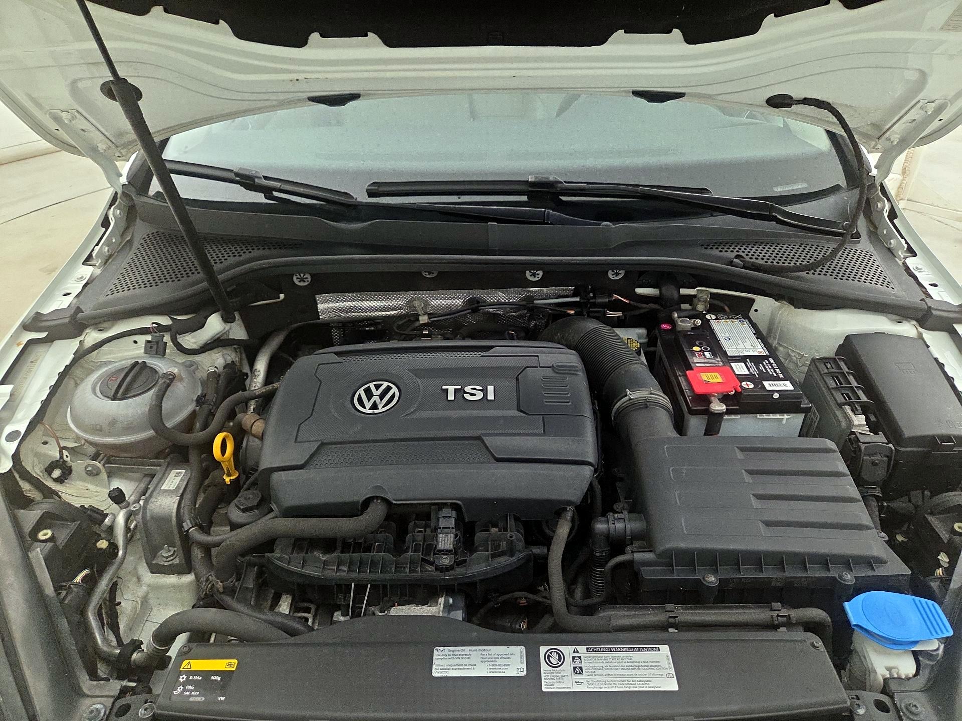 Thumbnail: 2015 Volkswagen Golf - 19