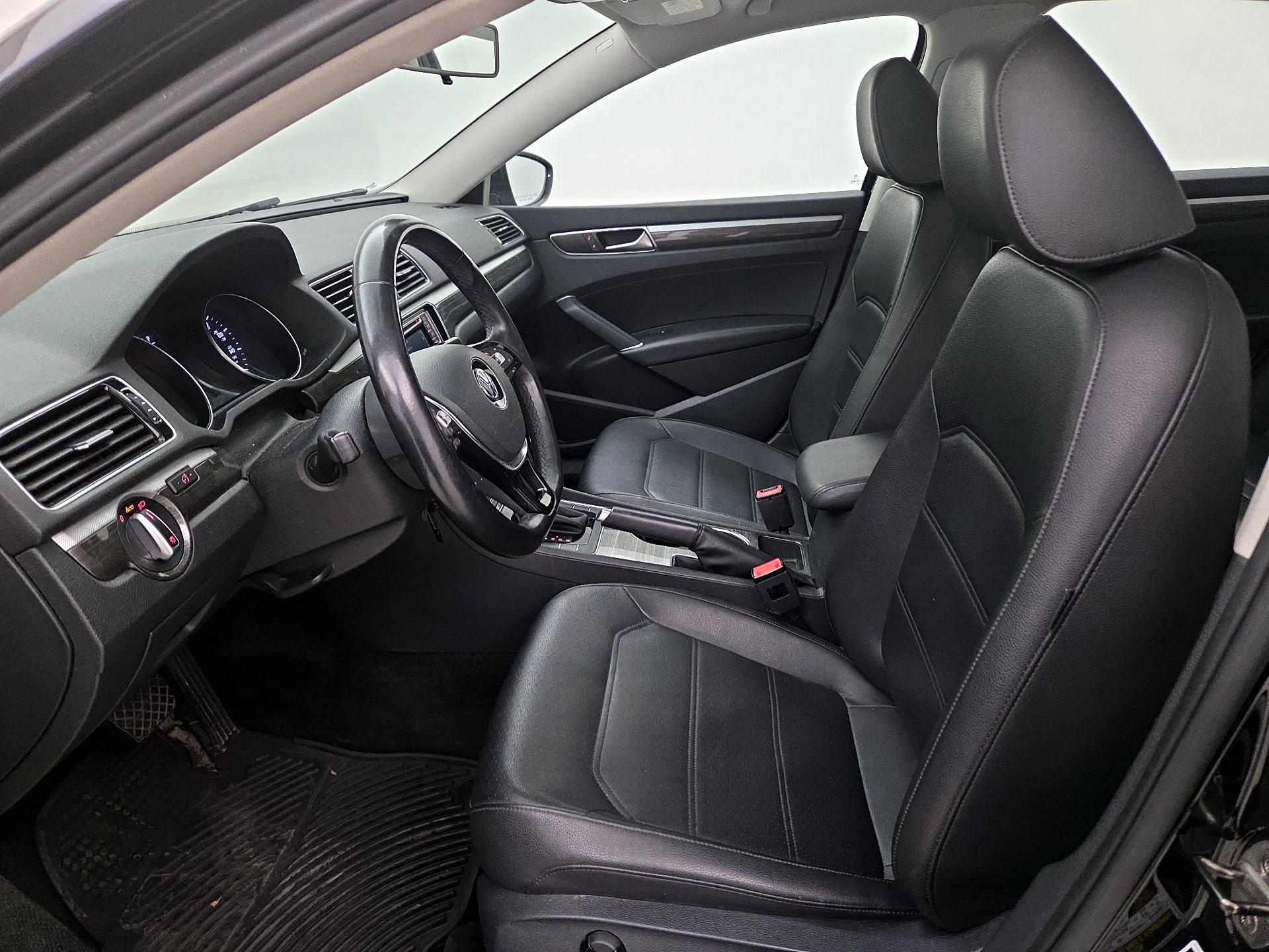 Thumbnail: 2016 Volkswagen Passat - 11