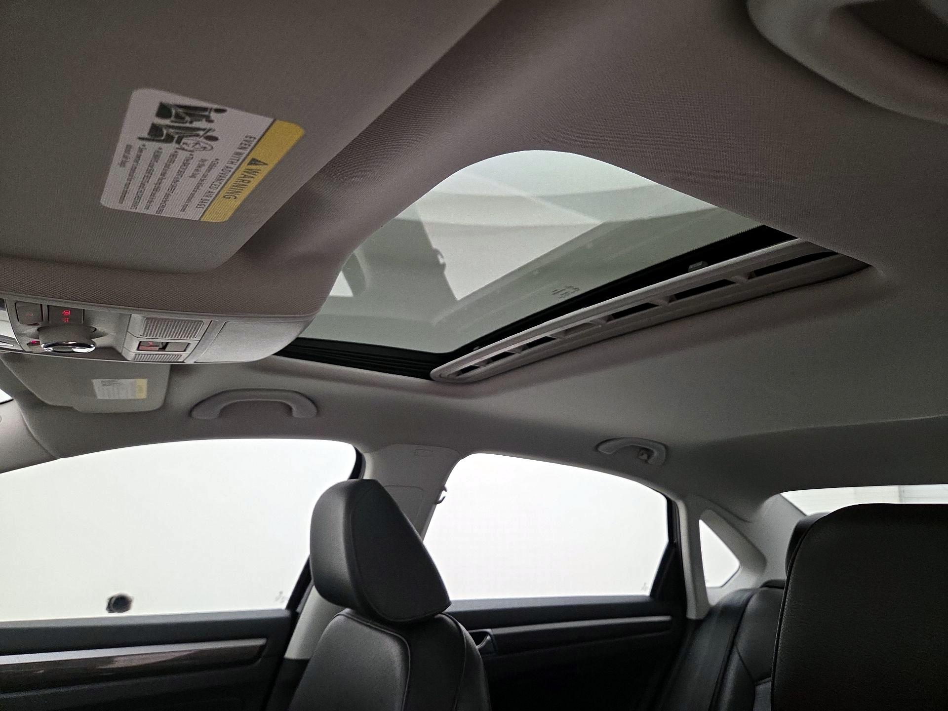 Thumbnail: 2016 Volkswagen Passat - 19