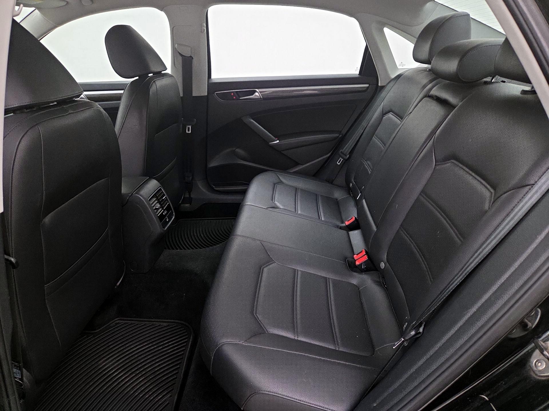 Thumbnail: 2016 Volkswagen Passat - 20