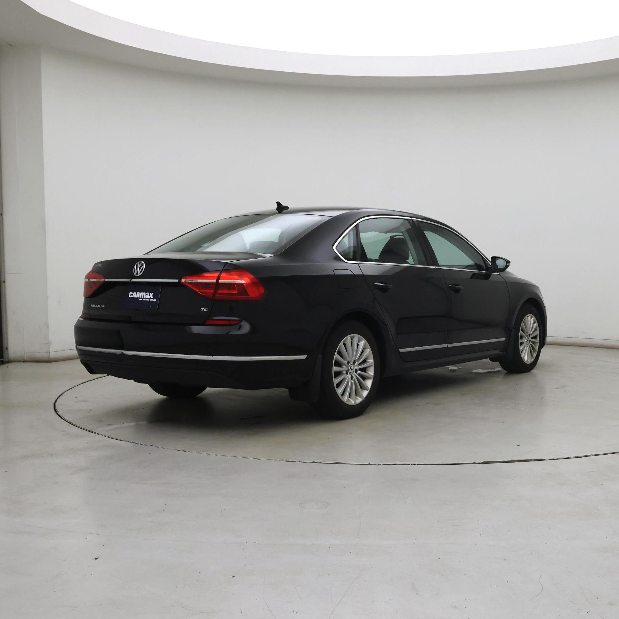 Thumbnail: 2016 Volkswagen Passat - 8