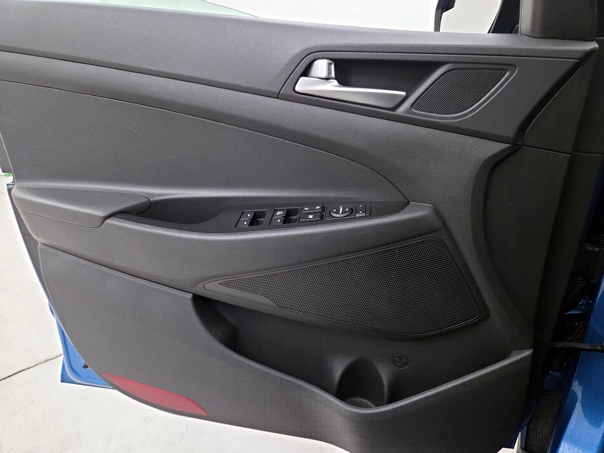 Thumbnail: 2019 Hyundai Tucson - 12