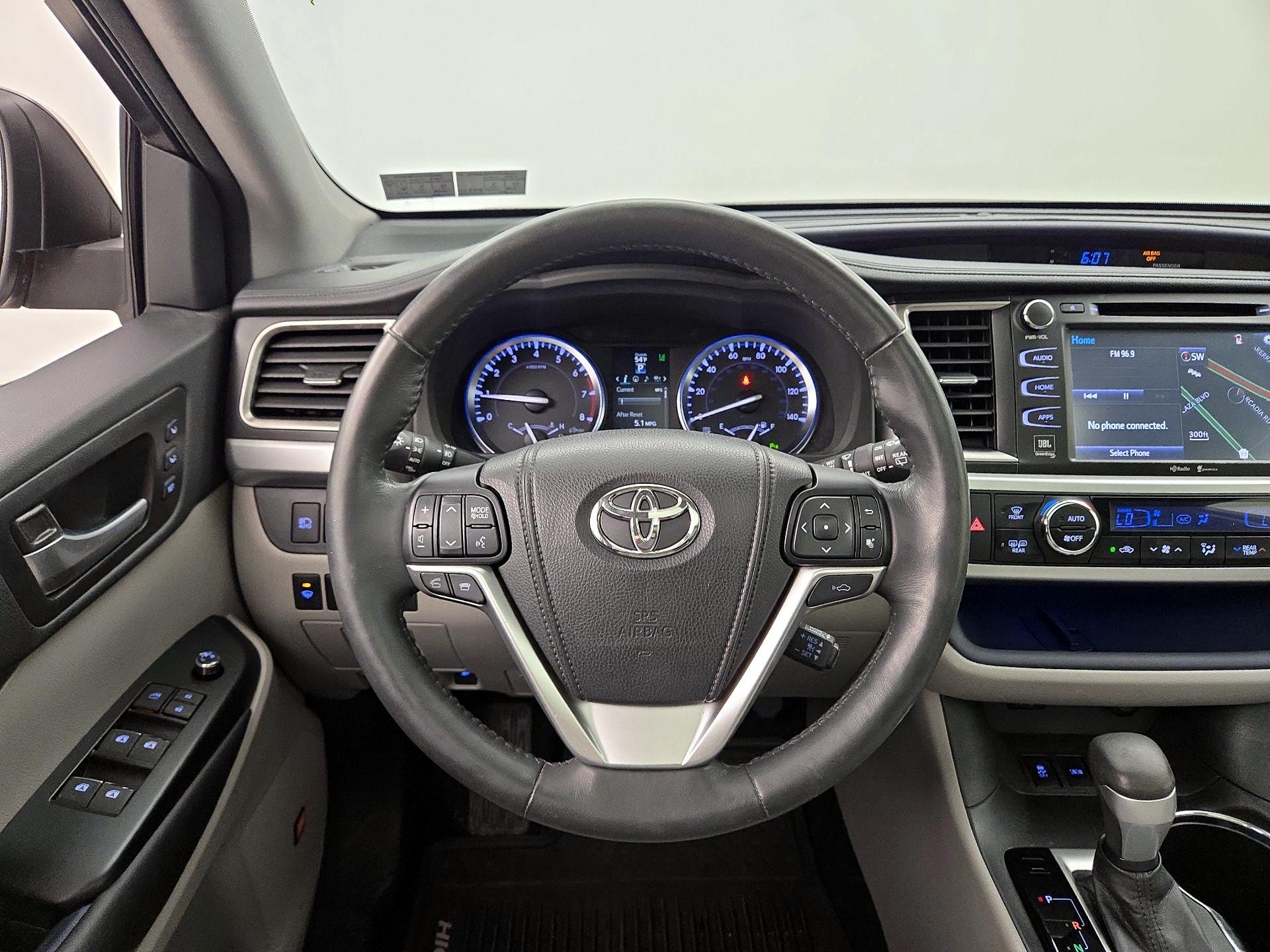 Thumbnail: 2015 Toyota Highlander - 10