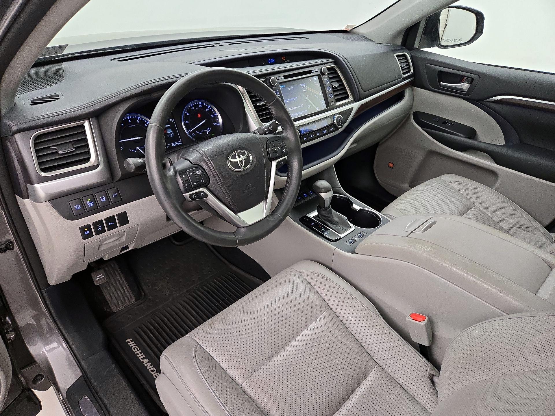 Thumbnail: 2015 Toyota Highlander - 11
