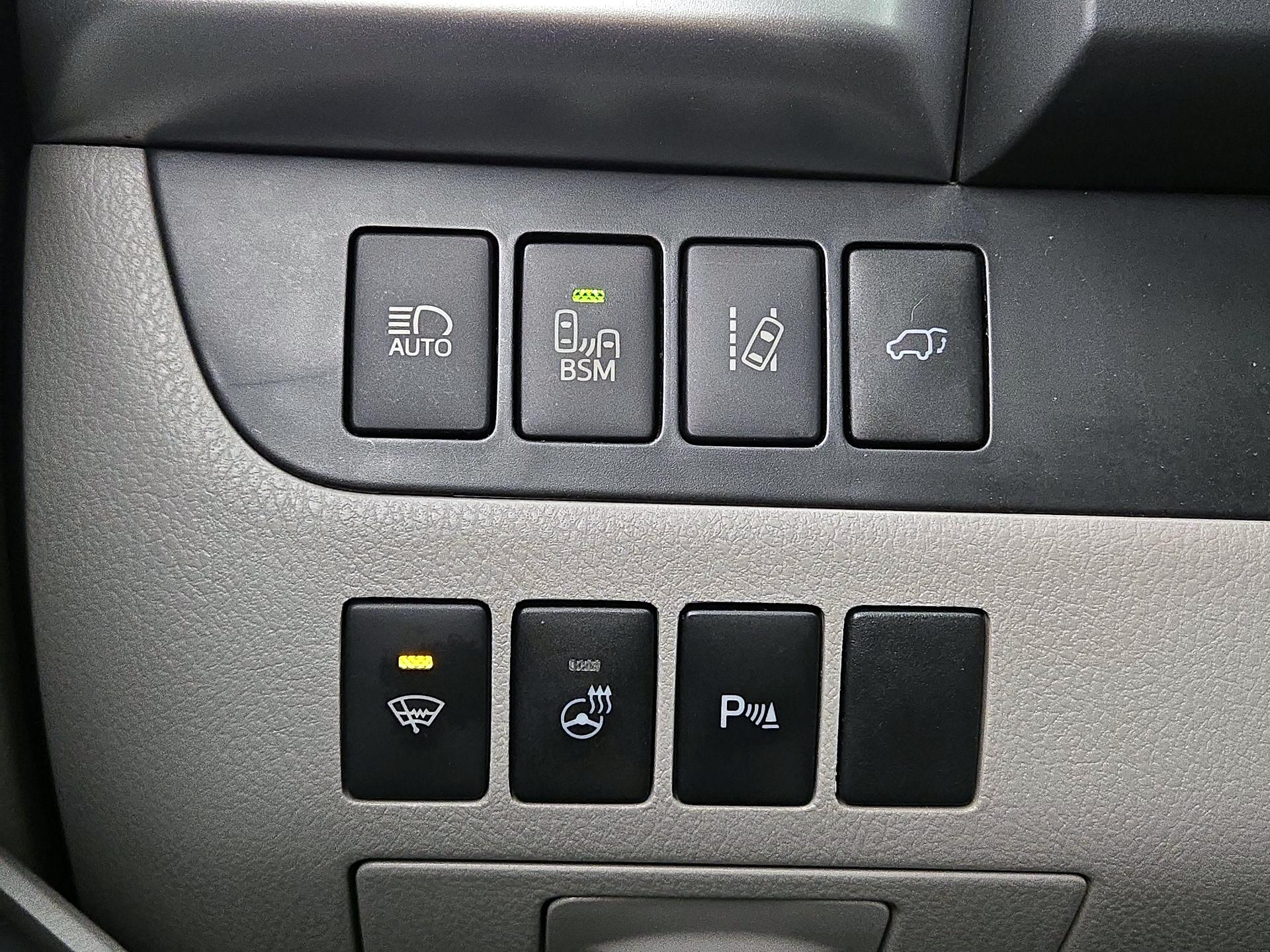 Thumbnail: 2015 Toyota Highlander - 13