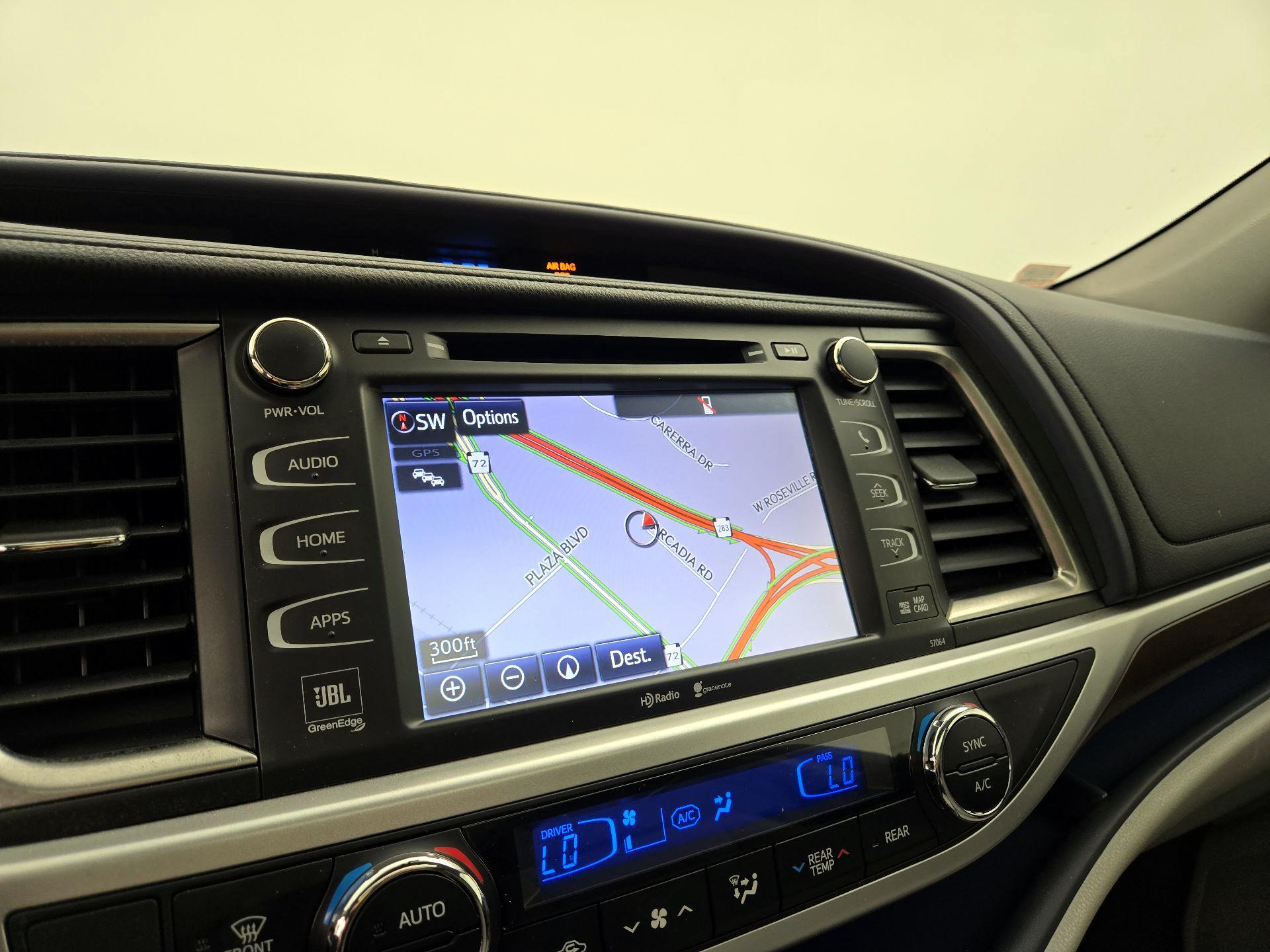 Thumbnail: 2015 Toyota Highlander - 14