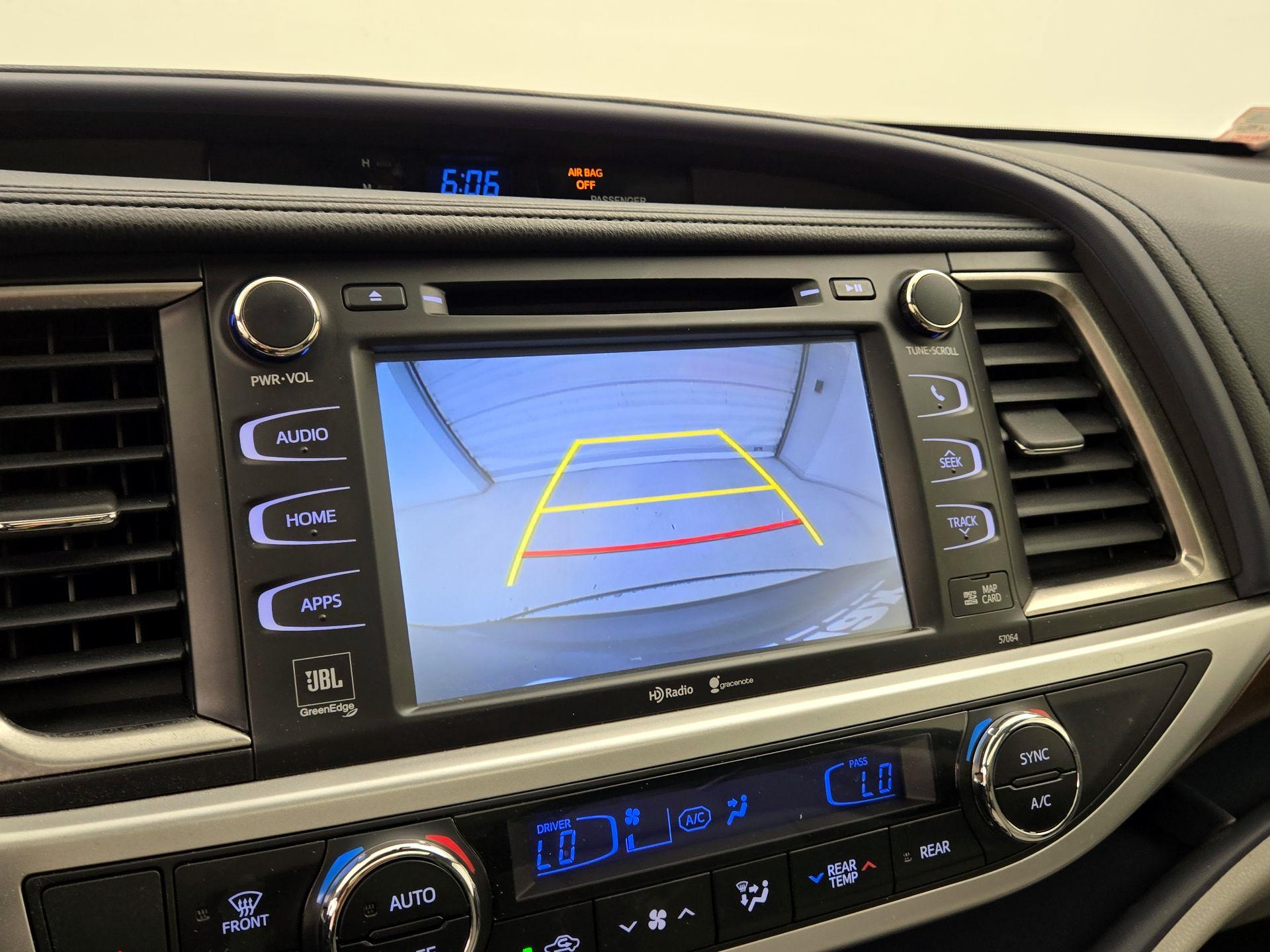 Thumbnail: 2015 Toyota Highlander - 15
