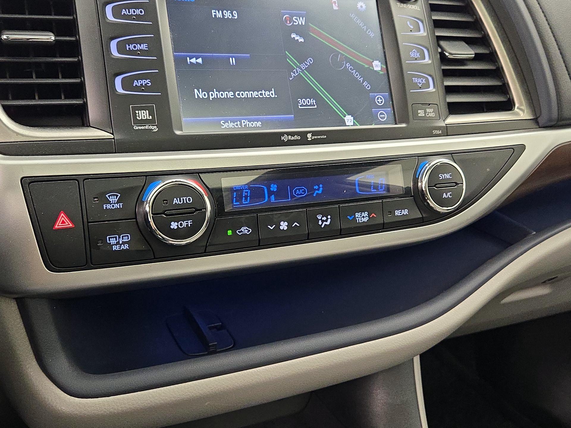 Thumbnail: 2015 Toyota Highlander - 17