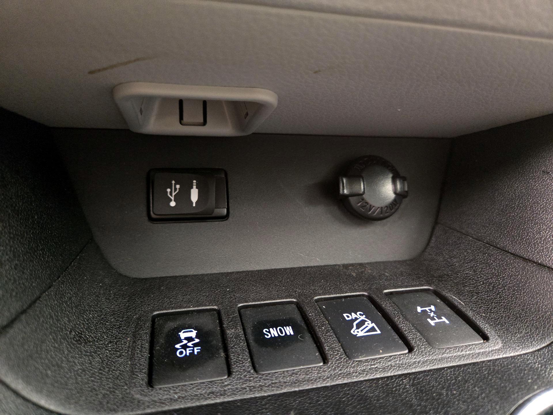 Thumbnail: 2015 Toyota Highlander - 19