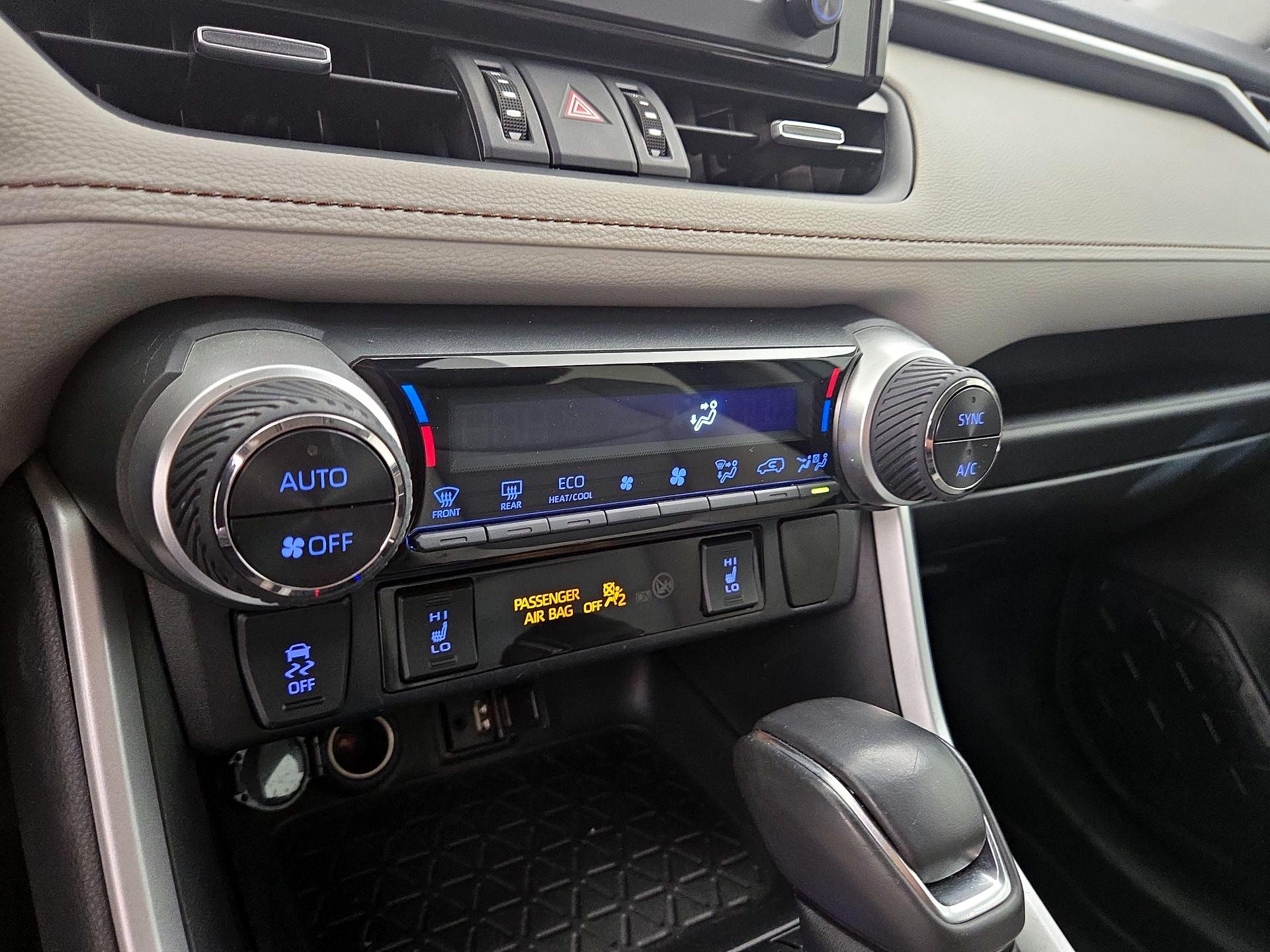 Thumbnail: 2019 Toyota RAV4 - 16