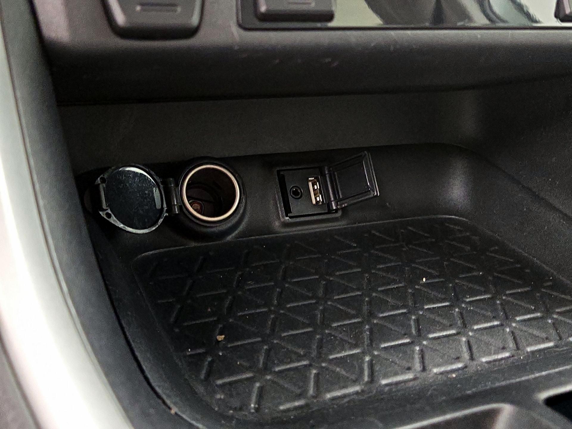 Thumbnail: 2019 Toyota RAV4 - 18