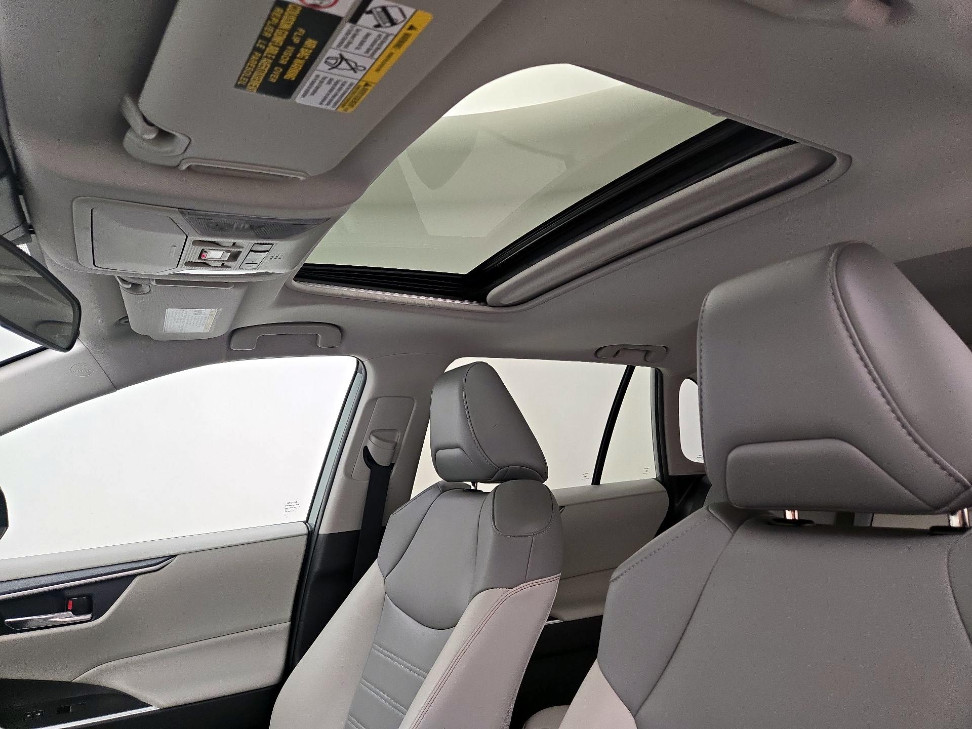 Thumbnail: 2019 Toyota RAV4 - 19