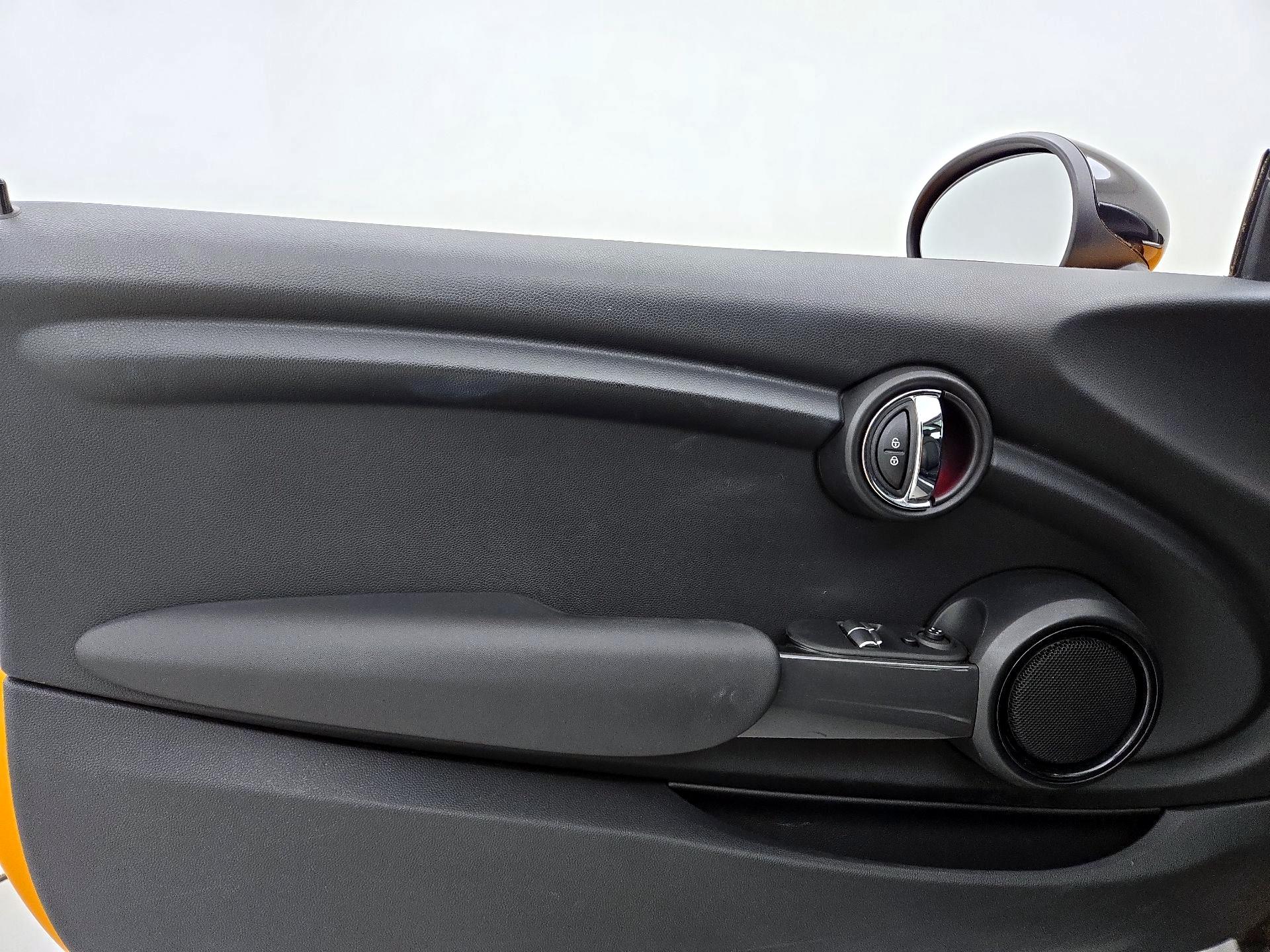 Thumbnail: 2015 MINI Cooper Hardtop - 12