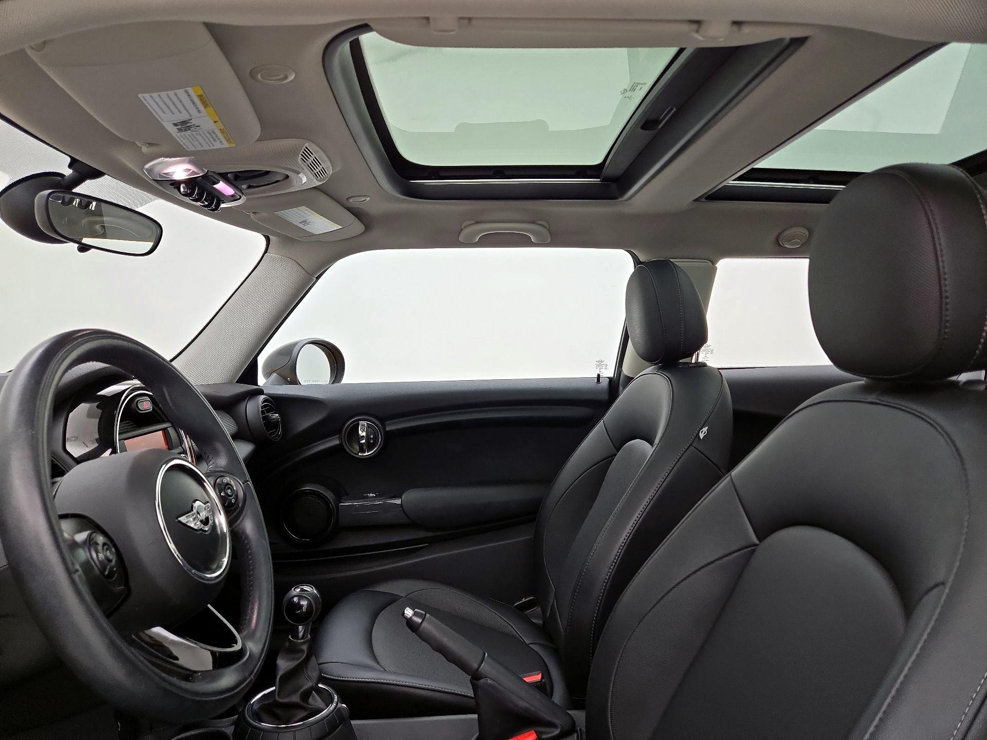 Thumbnail: 2015 MINI Cooper Hardtop - 17