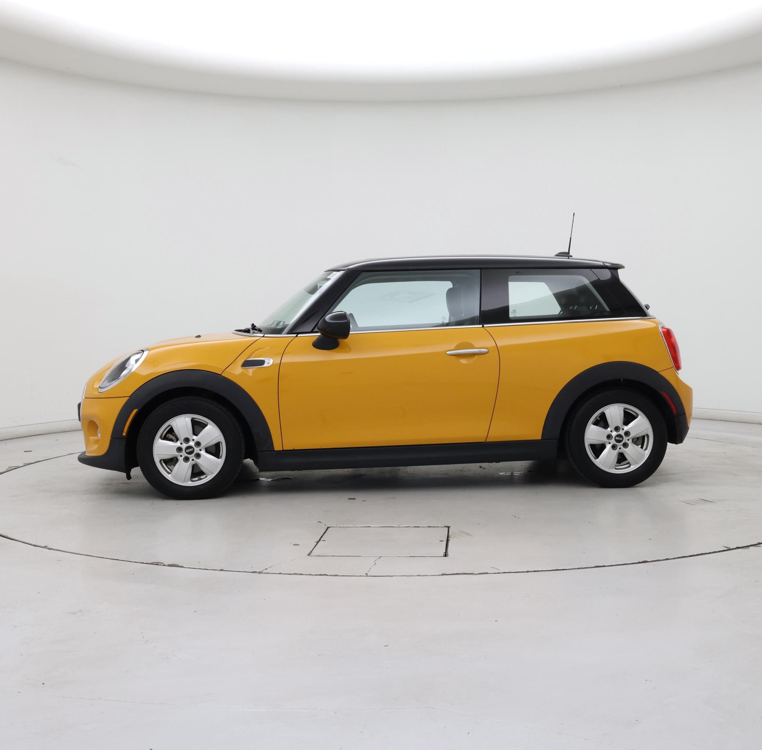 Thumbnail: 2015 MINI Cooper Hardtop - 3