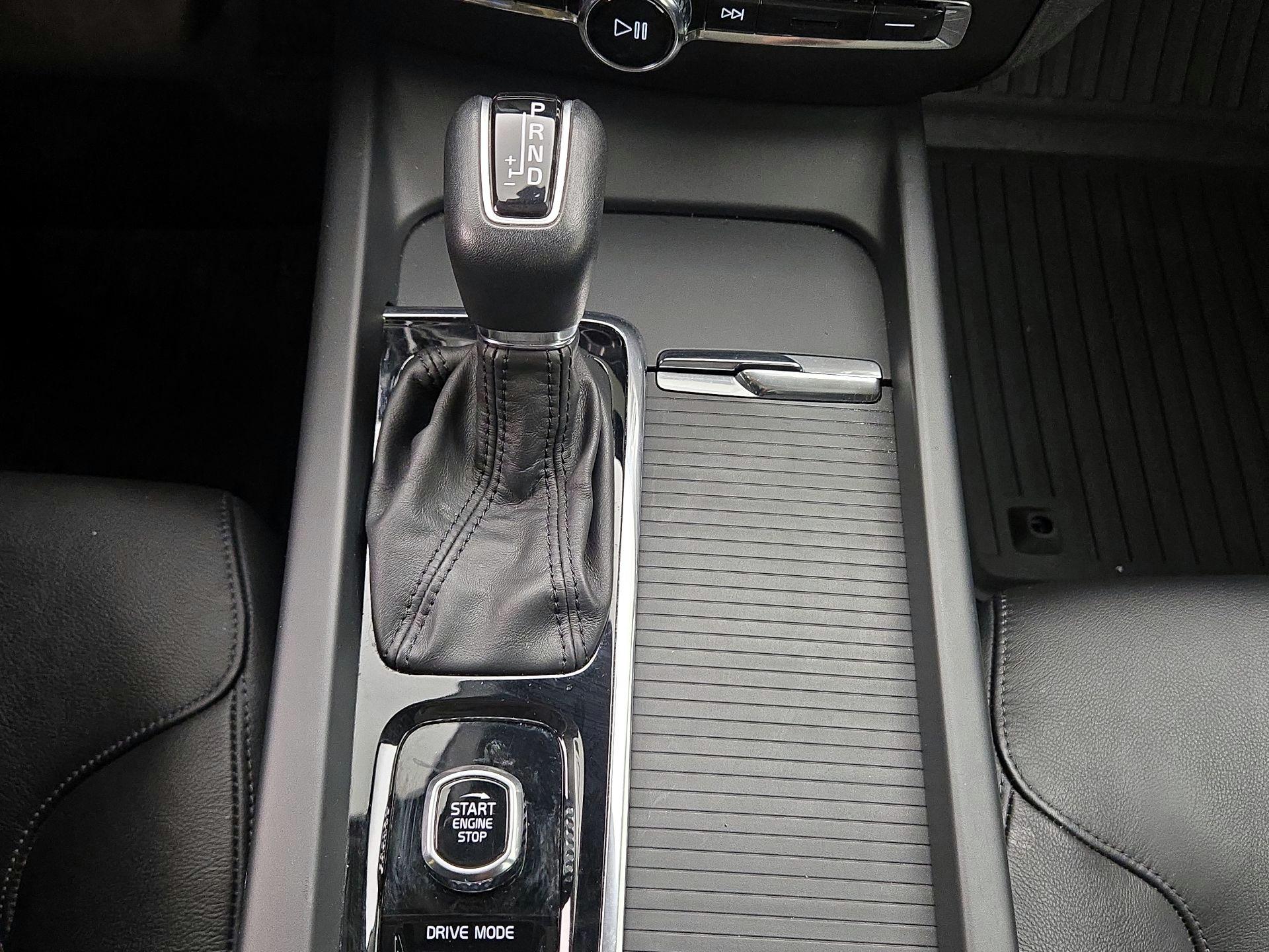 Thumbnail: 2020 Volvo S60 - 17