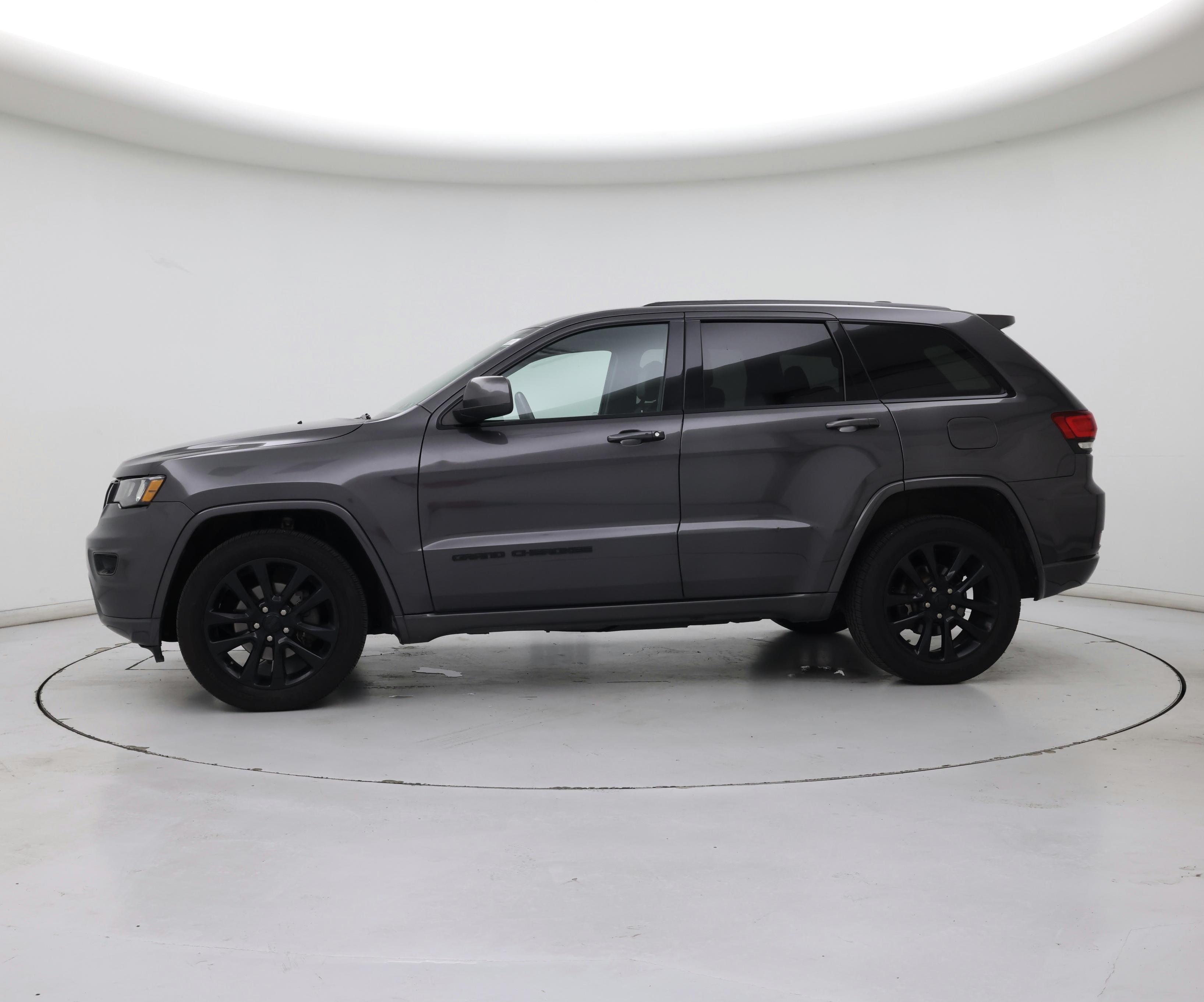 Thumbnail: 2018 Jeep Grand Cherokee - 3
