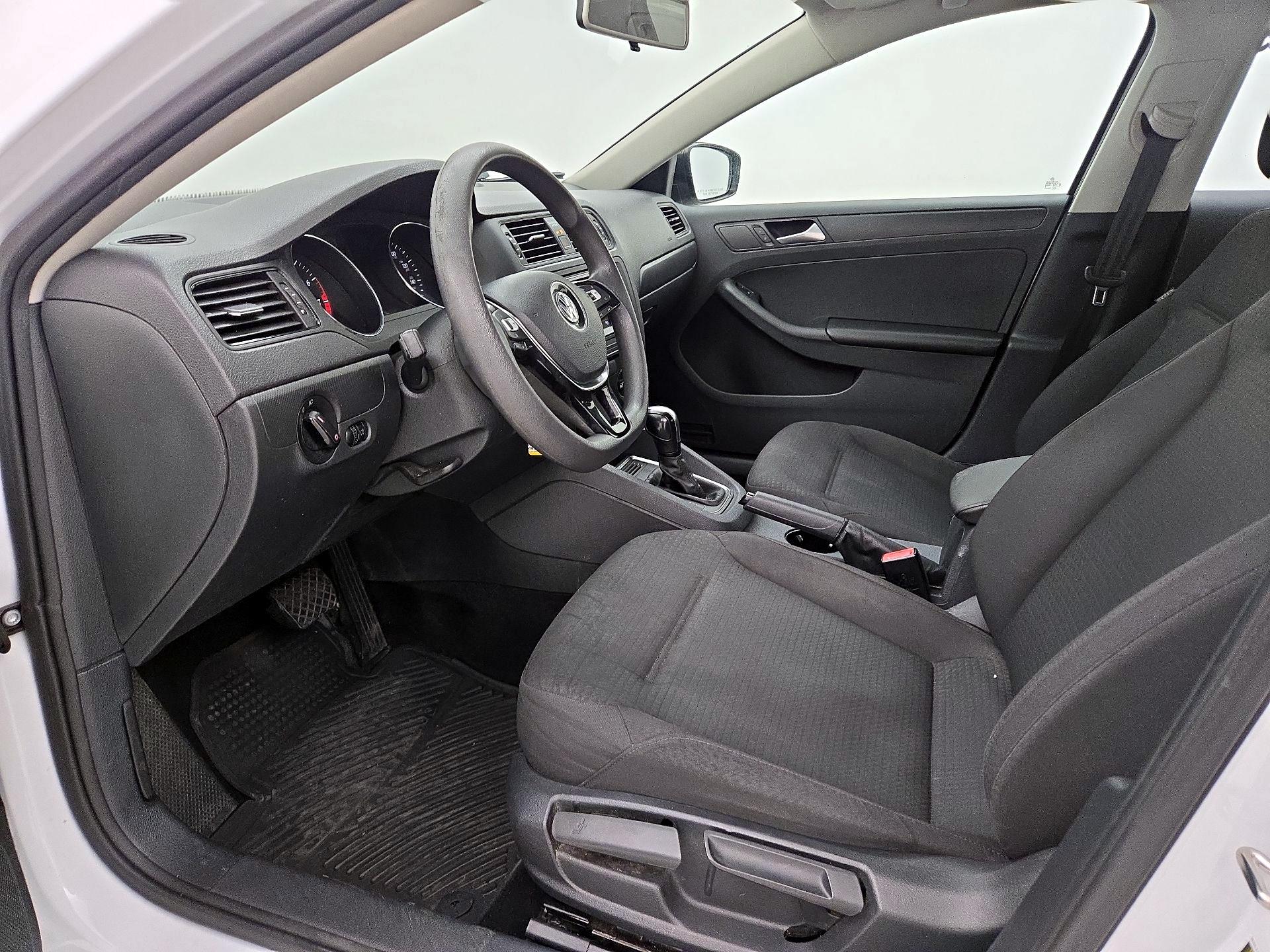 Thumbnail: 2016 Volkswagen Jetta - 11