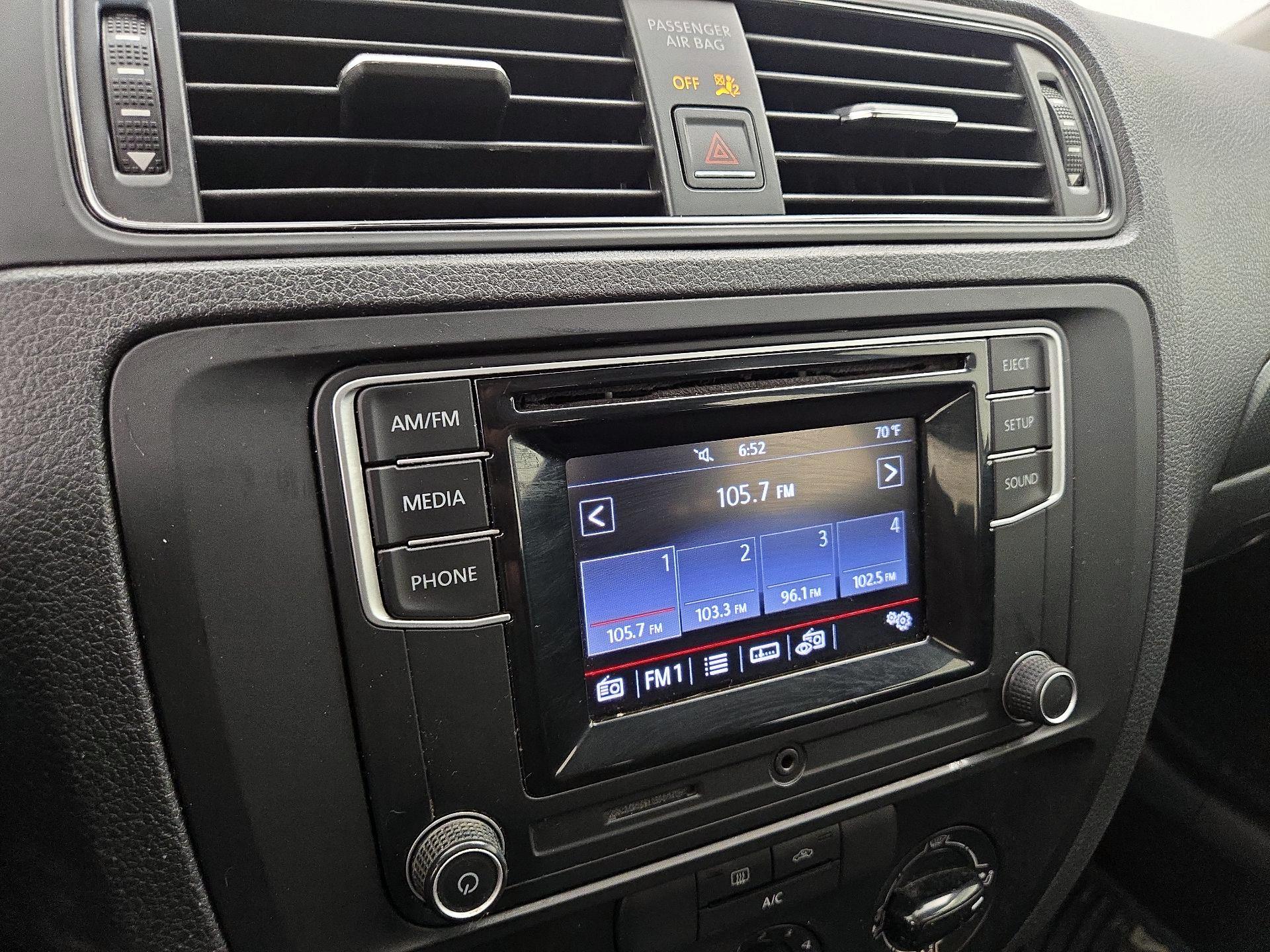 Thumbnail: 2016 Volkswagen Jetta - 14
